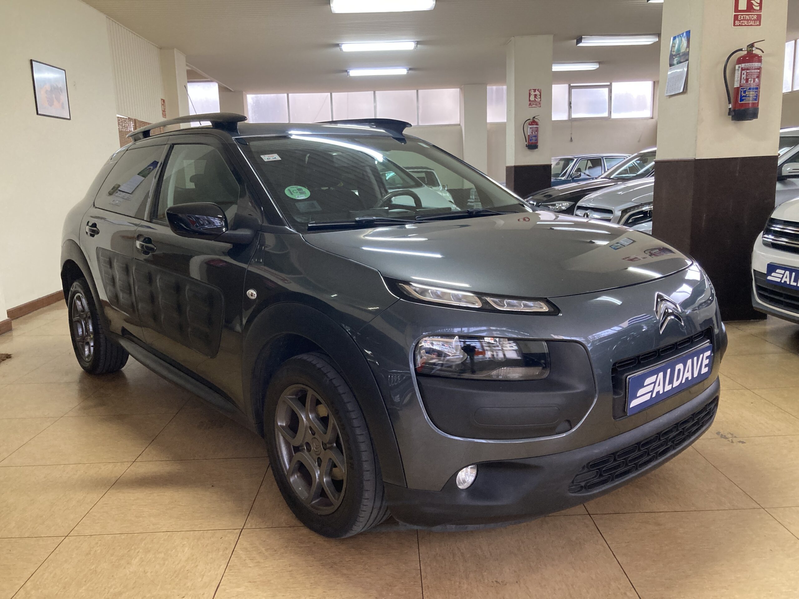 
								CITROEN C4 Cactus 1.6 BlueHDi Shine 100 full									