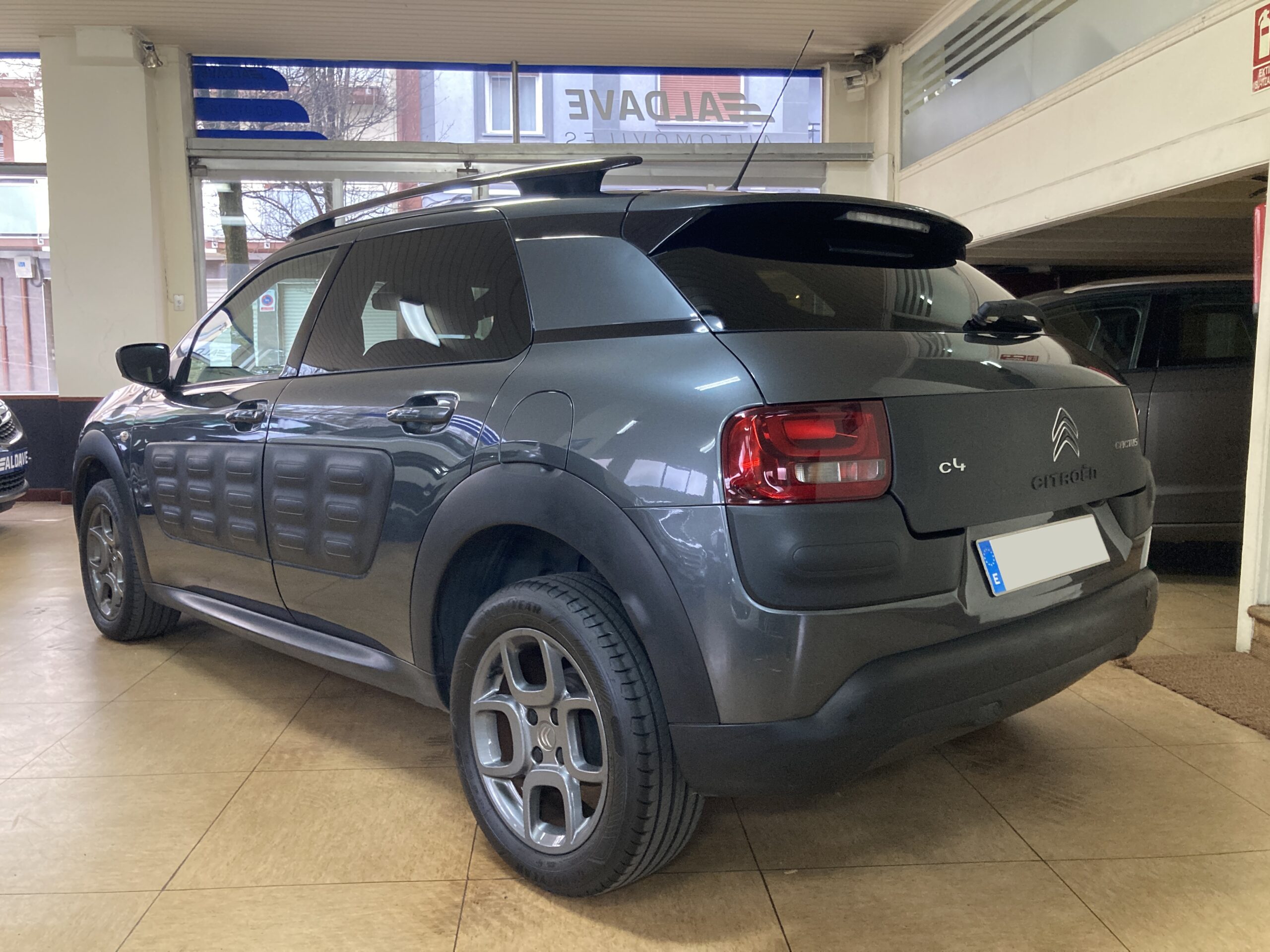 
								CITROEN C4 Cactus 1.6 BlueHDi Shine 100 full									