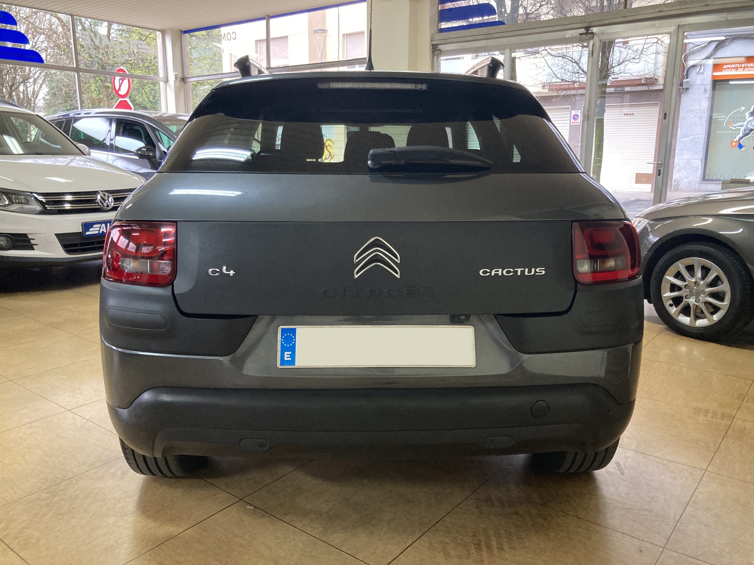 
								CITROEN C4 Cactus 1.6 BlueHDi Shine 100 full									