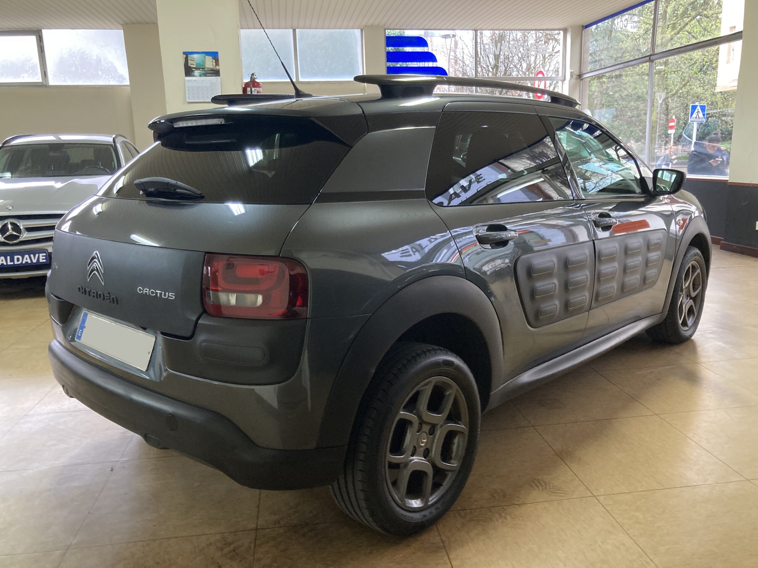 
								CITROEN C4 Cactus 1.6 BlueHDi Shine 100 full									