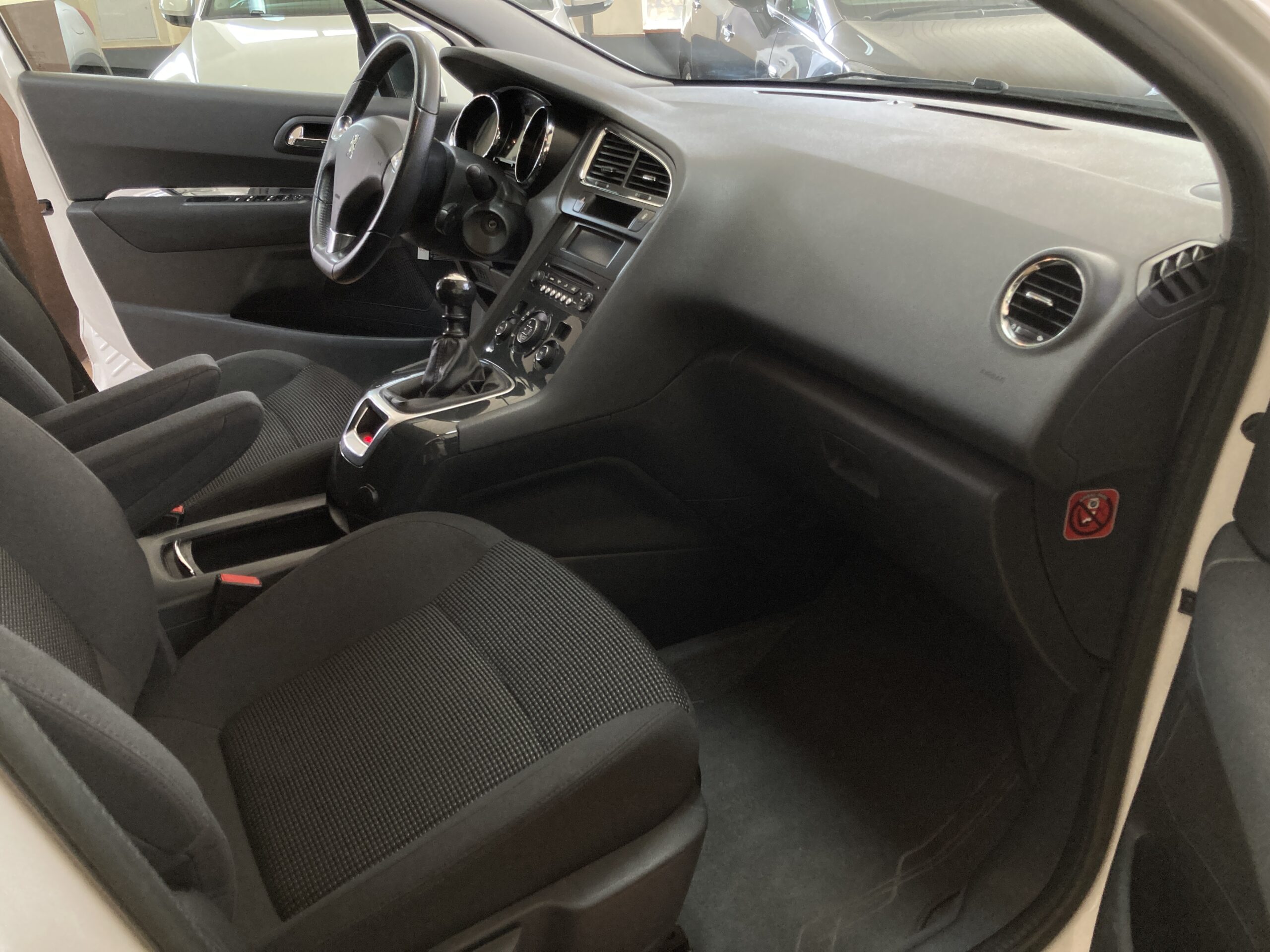 
								PEUGEOT 5008 1.6 BlueHDi Style 7 pl. 120 full									