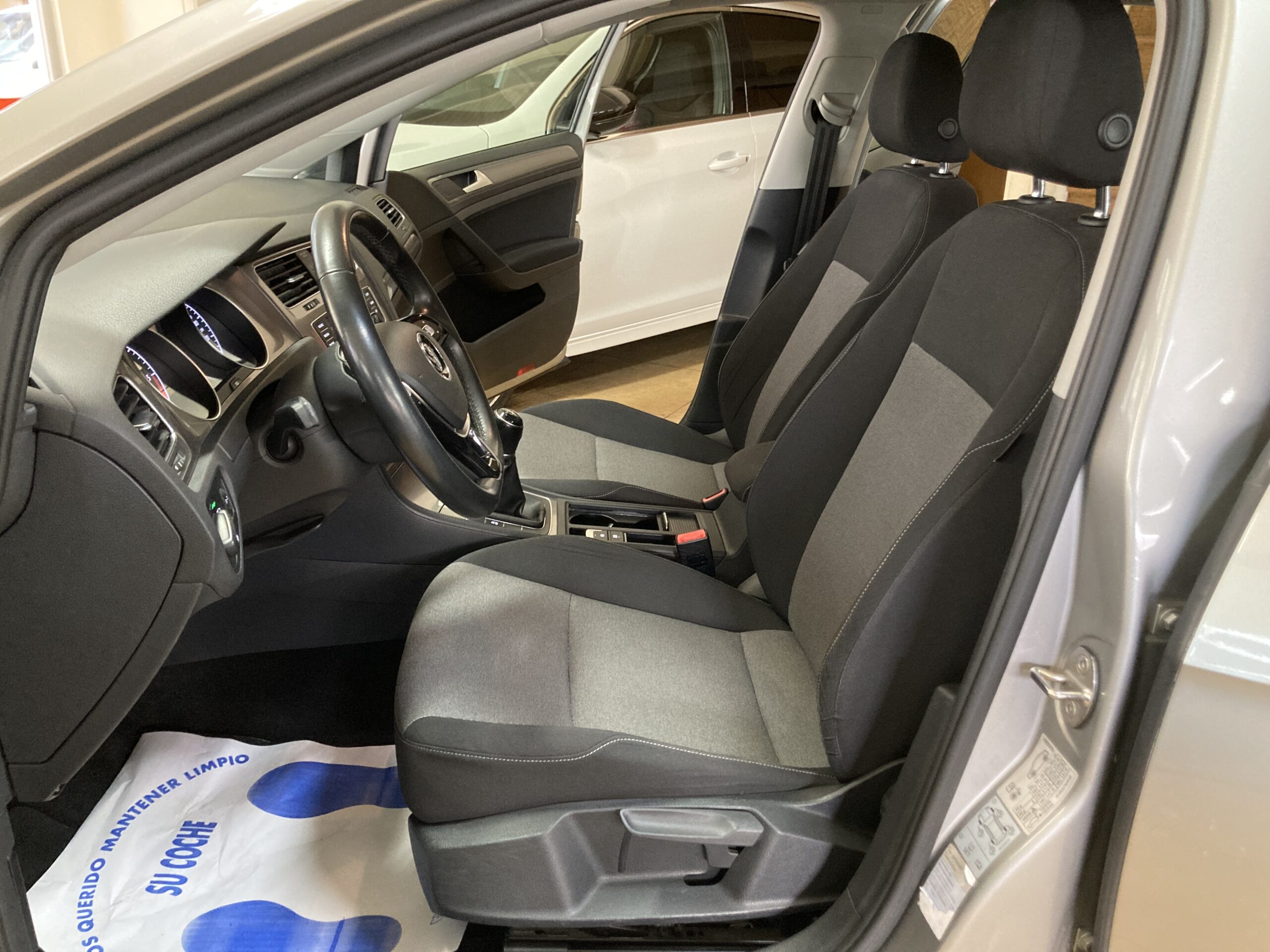 
								VOLKSWAGEN Golf 1.6TDI CR BMT Advance 110 full									