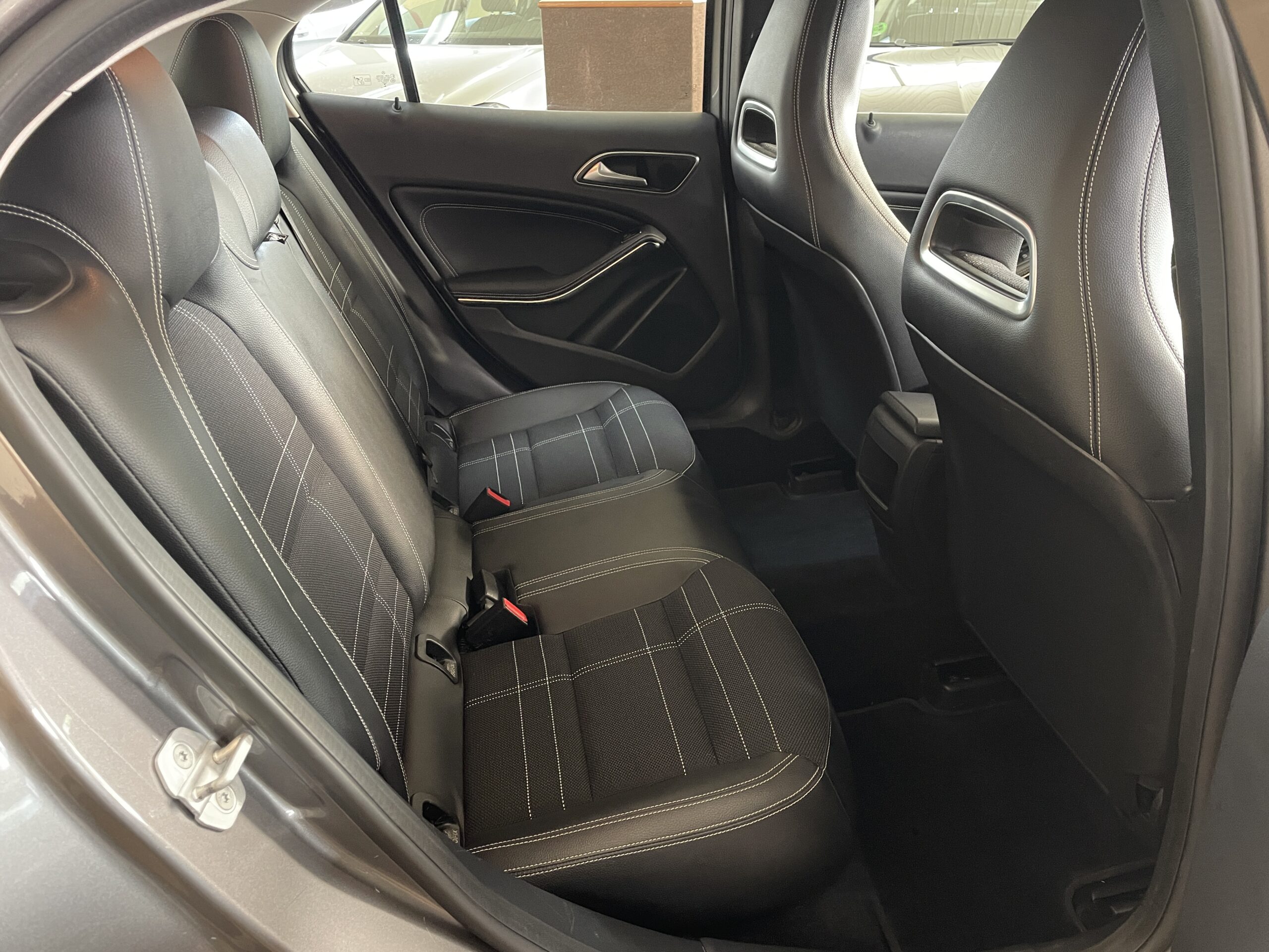 
								MERCEDES GLA 200 CDI URBAN full									