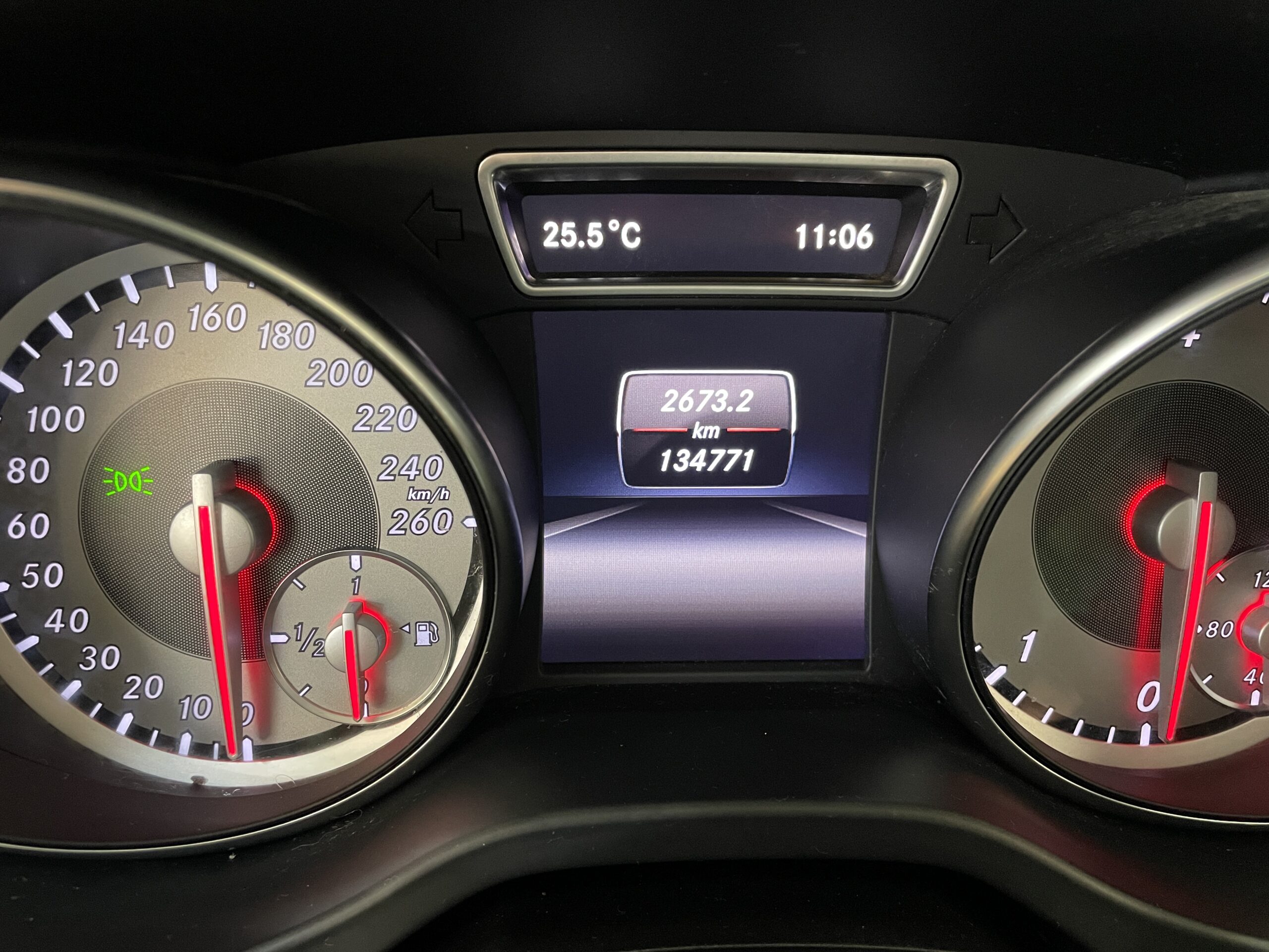 
								MERCEDES GLA 200 CDI URBAN full									
