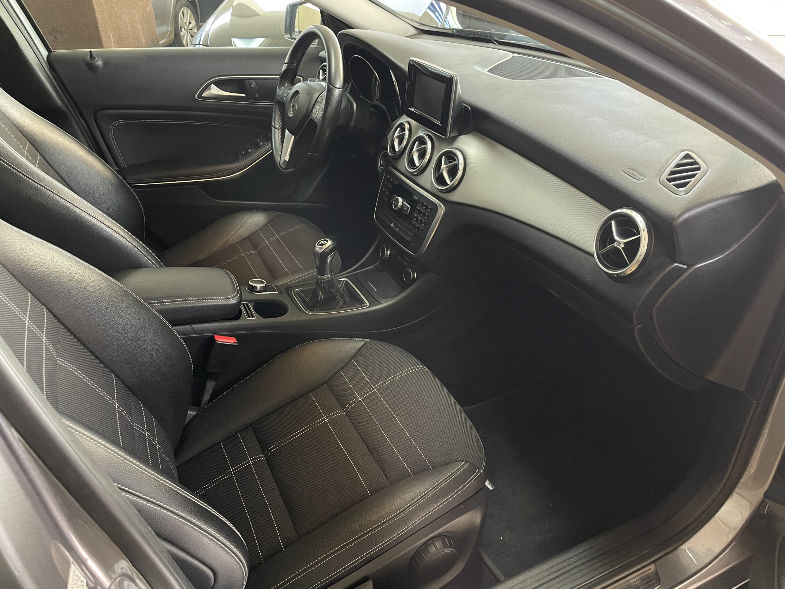 
								MERCEDES GLA 200 CDI URBAN full									