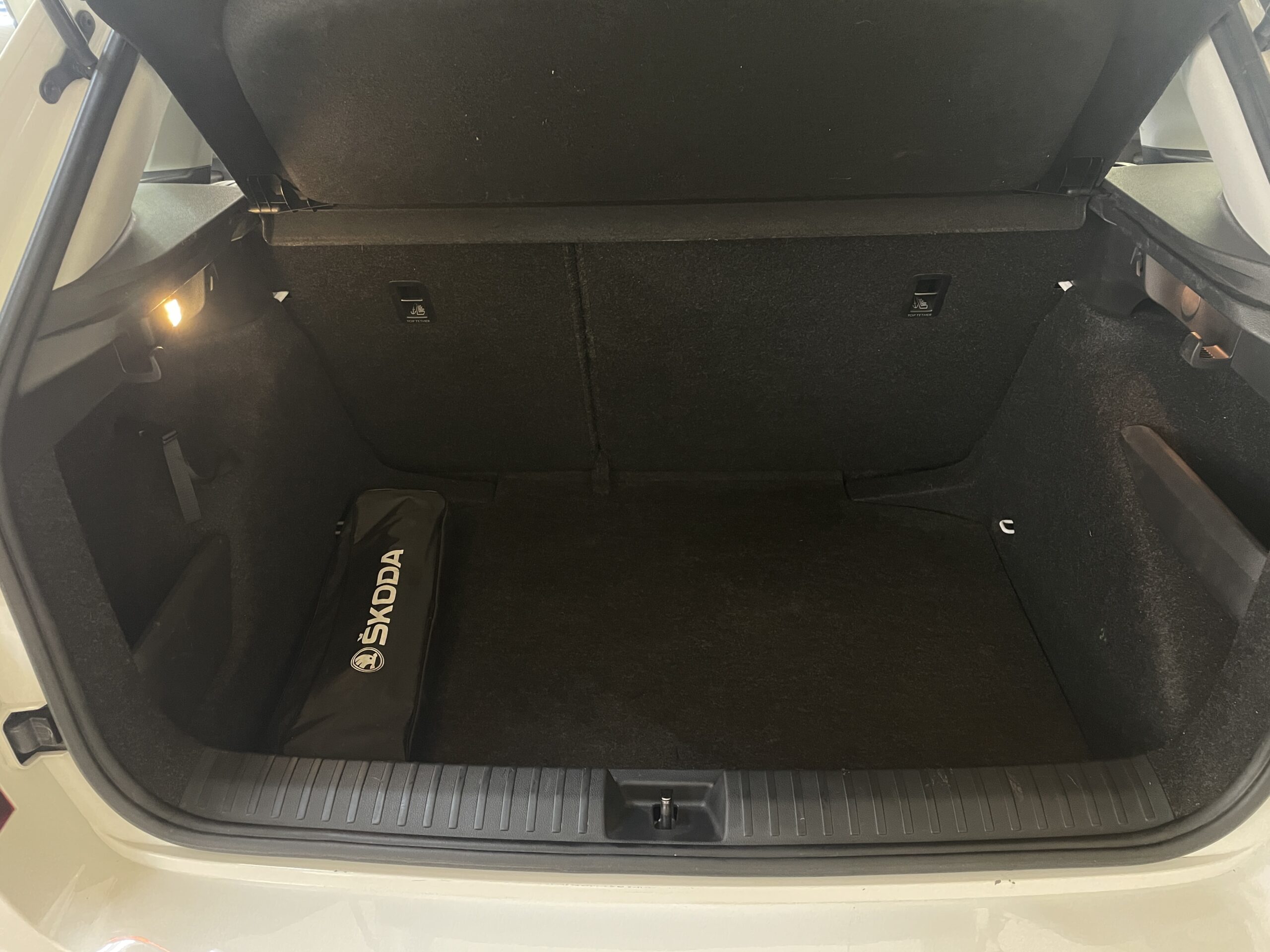 
								SKODA Kamiq 1.0 TSI 85kW 115CV DSG Ambition full									