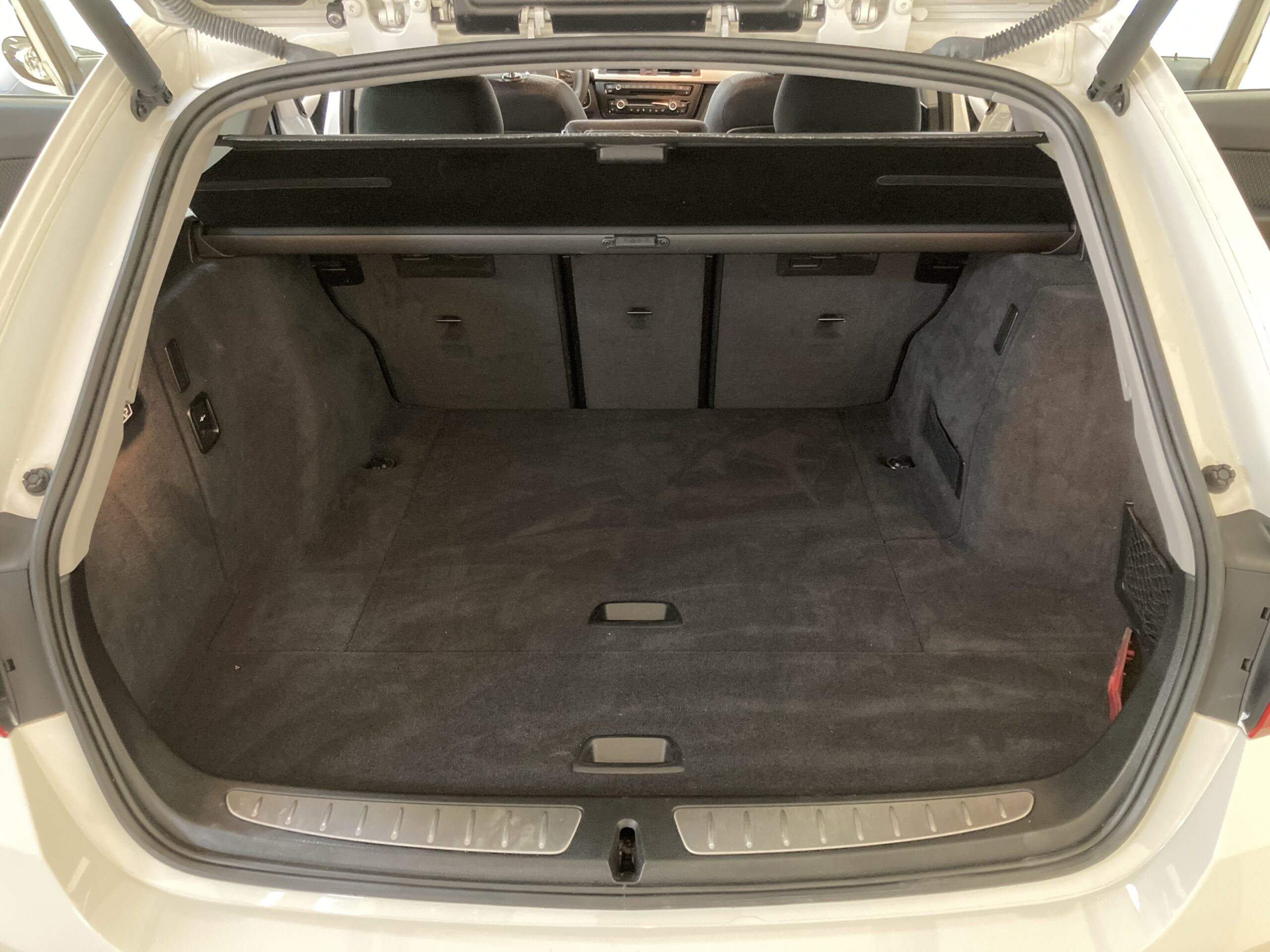 
								BMW 318 d Touring full									