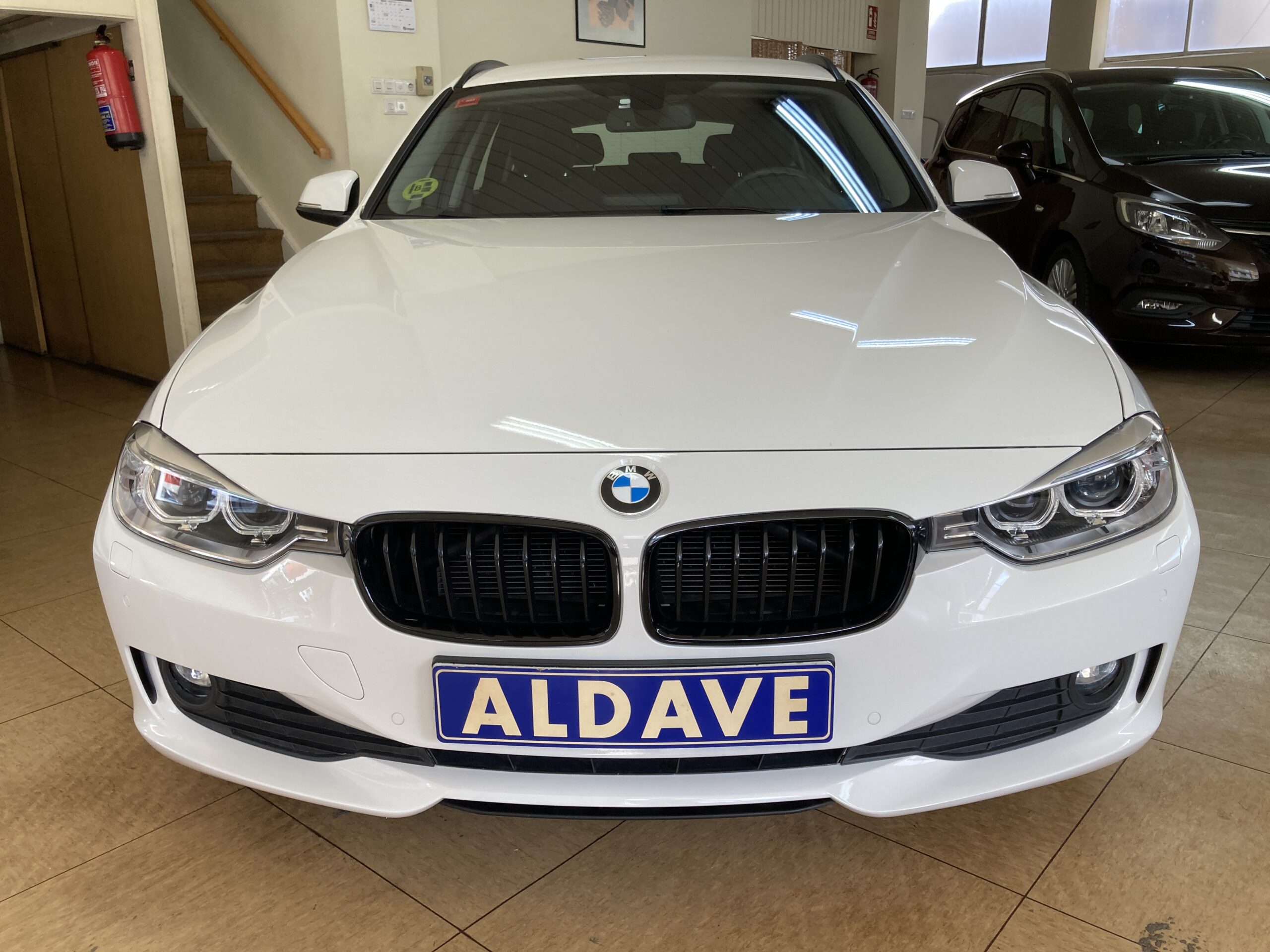 
								BMW 318 d Touring full									