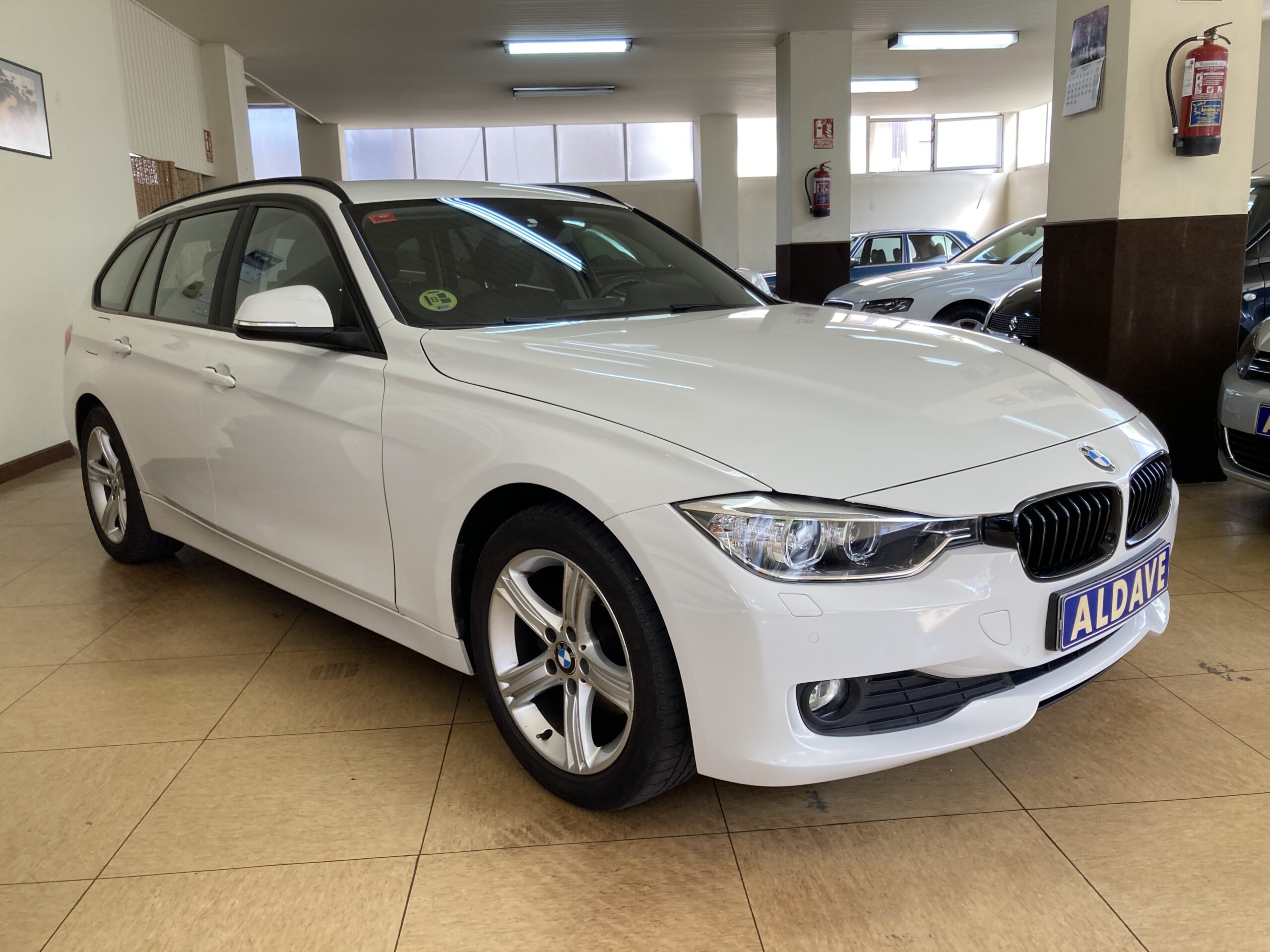 
								BMW 318 d Touring full									