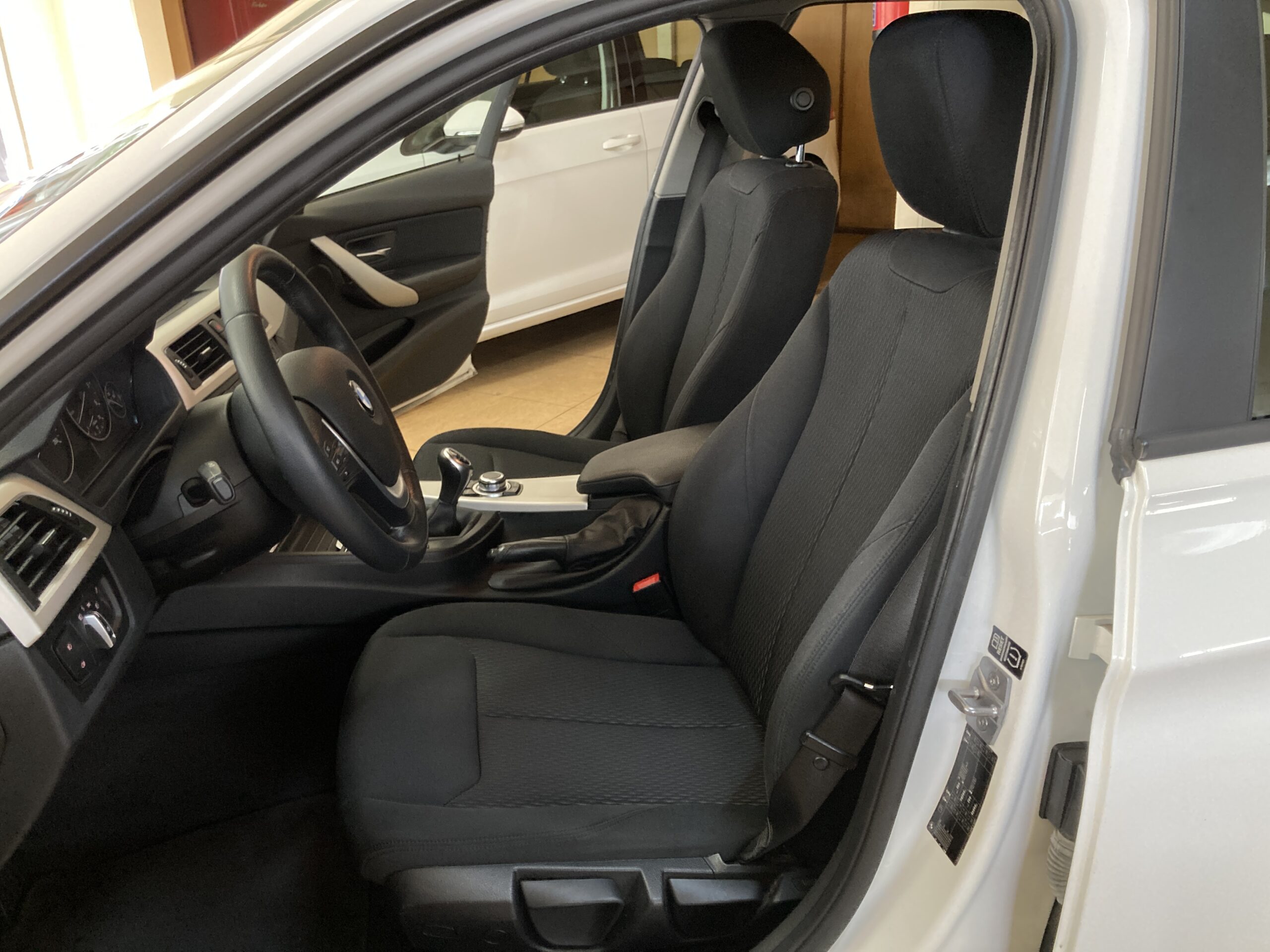 
								BMW 318 d Touring full									