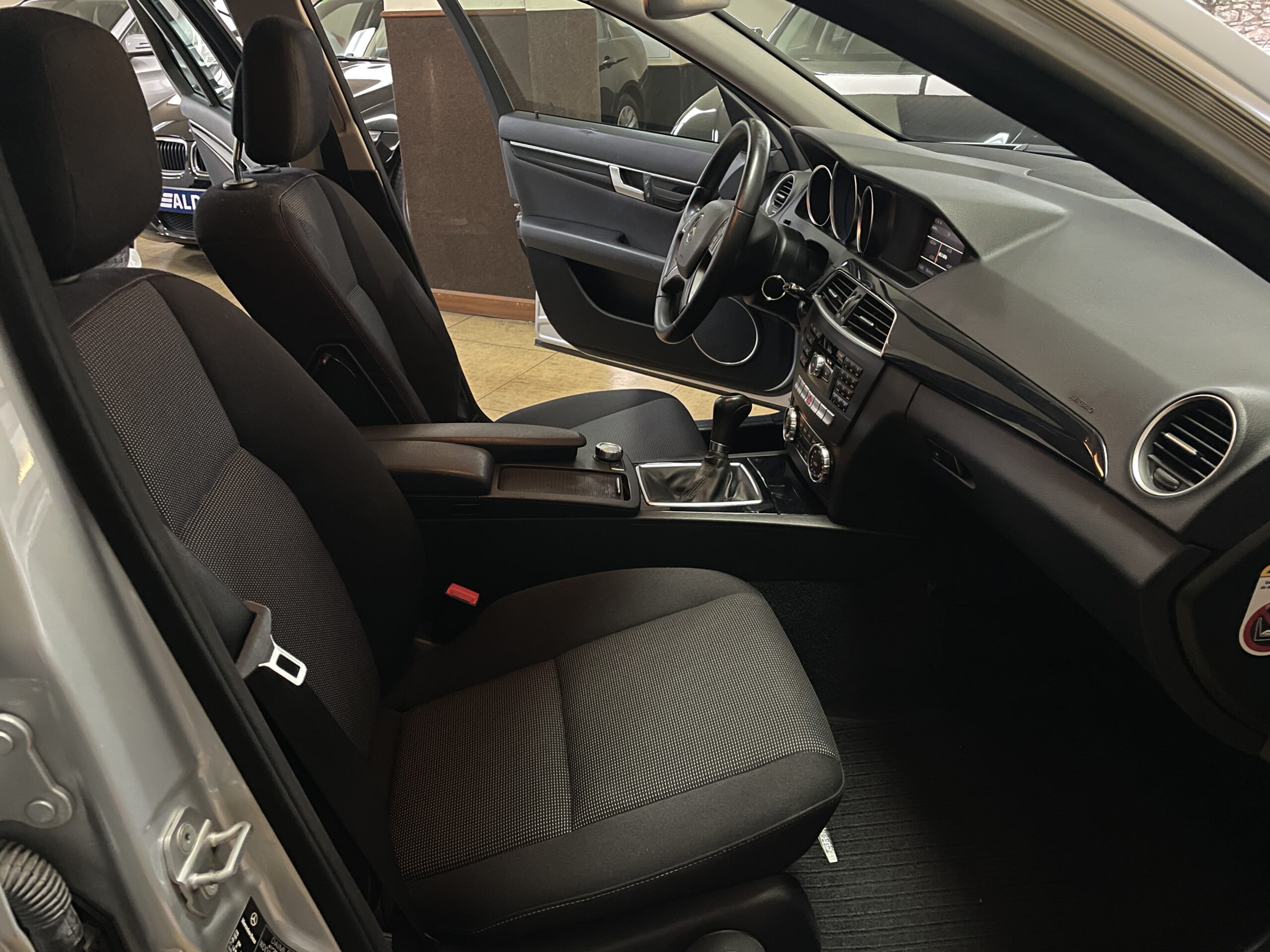 
								MERCEDES C220 CDI BLUEEFFICIENCY full									