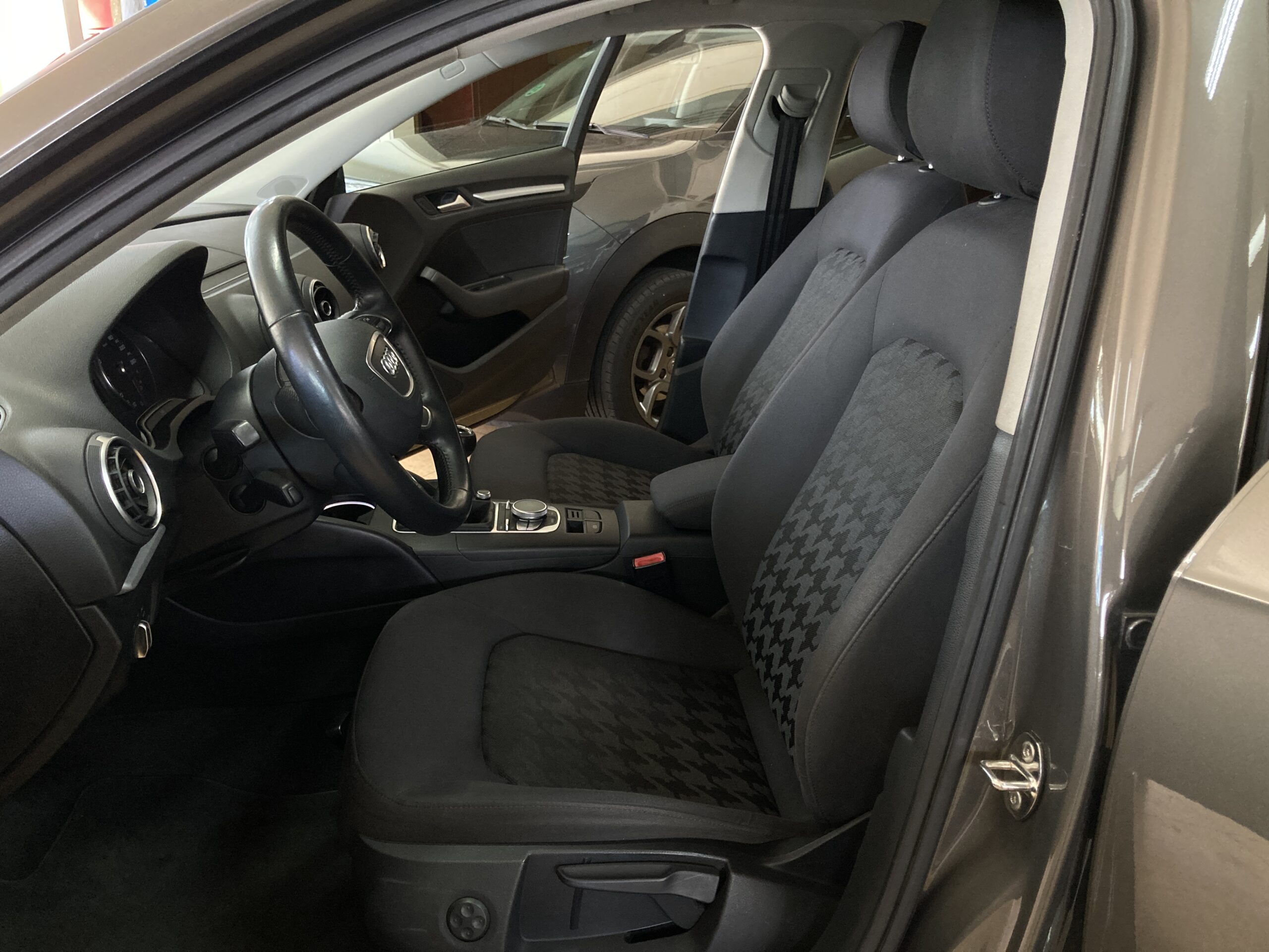 
								AUDI A3 Sportback 1.6TDI Clean D Attraction 110CV full									