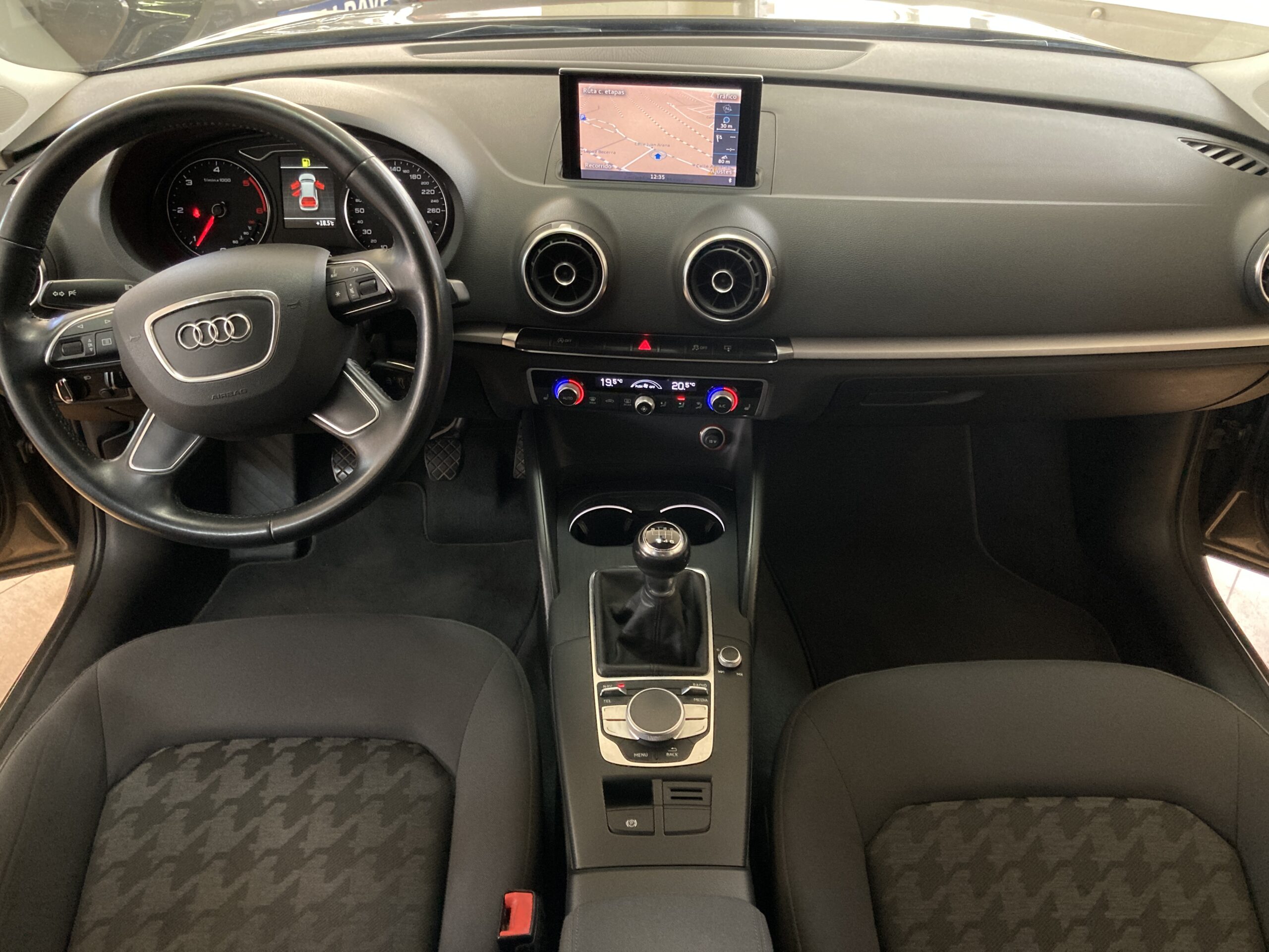 
								AUDI A3 Sportback 1.6TDI Clean D Attraction 110CV full									