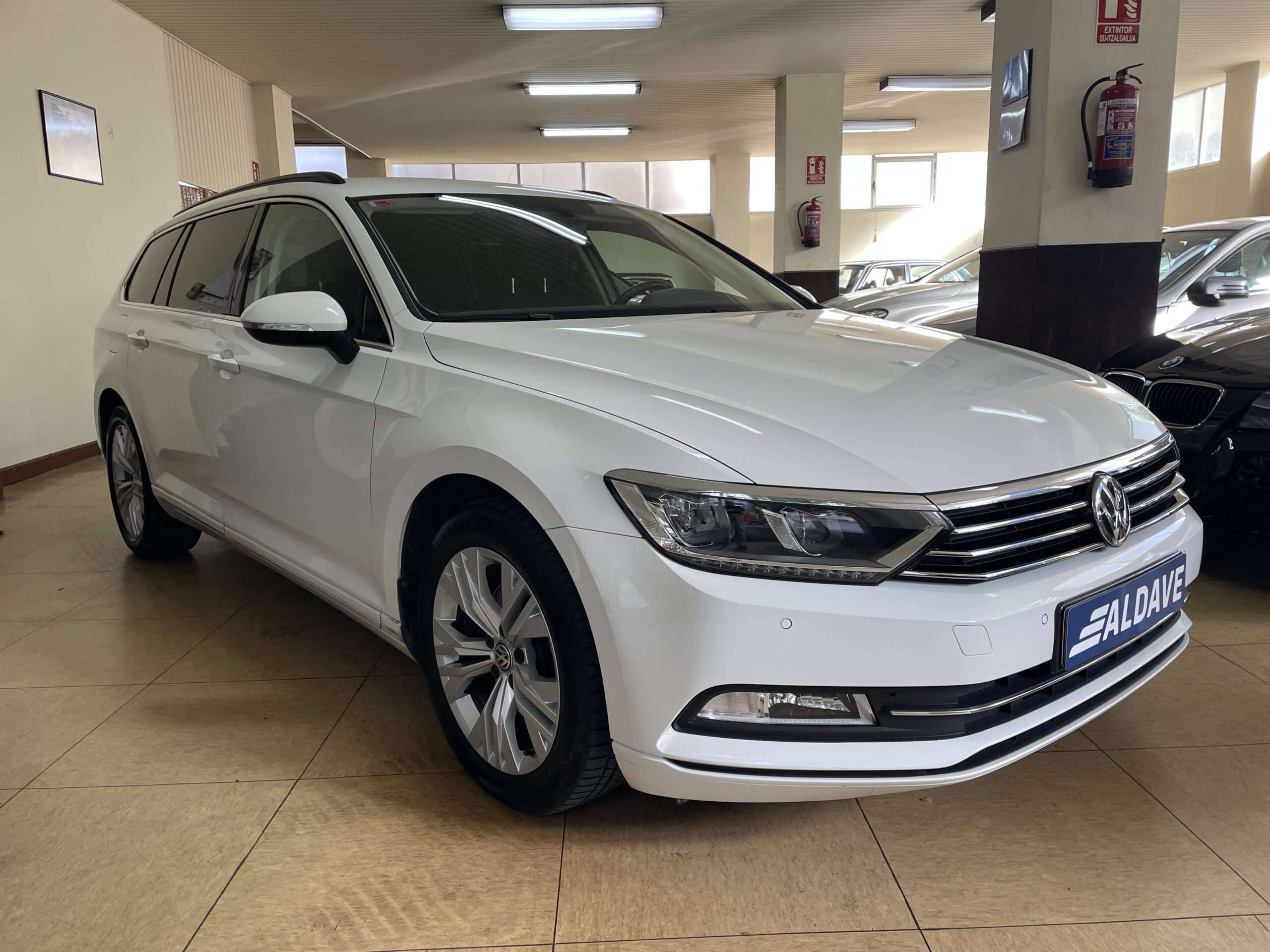 
								VOLKSWAGEN Passat Variant Advance 1.6 TDI 120CV BMT full									