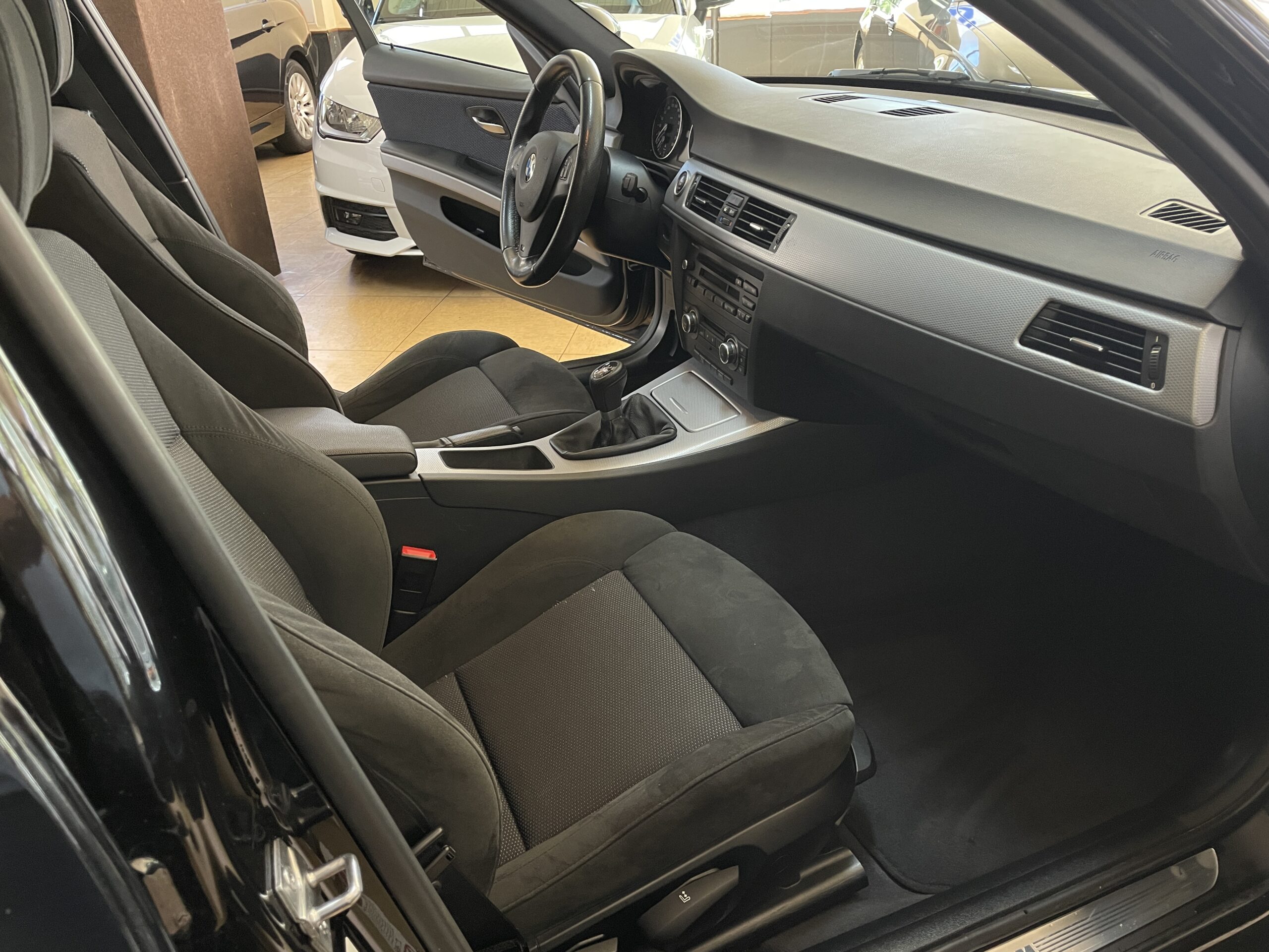 
								BMW 318d Pack M full									