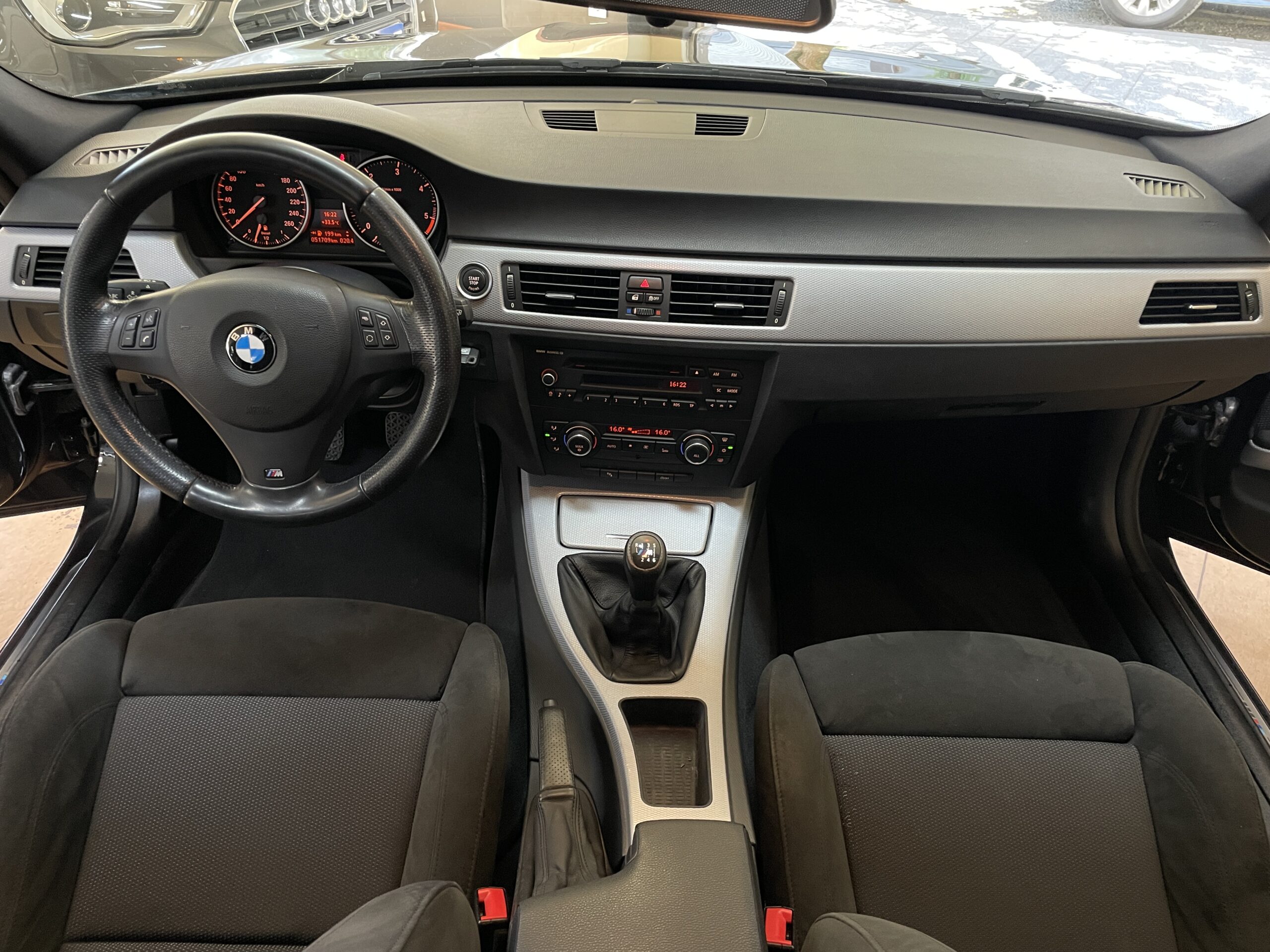 
								BMW 318d Pack M full									