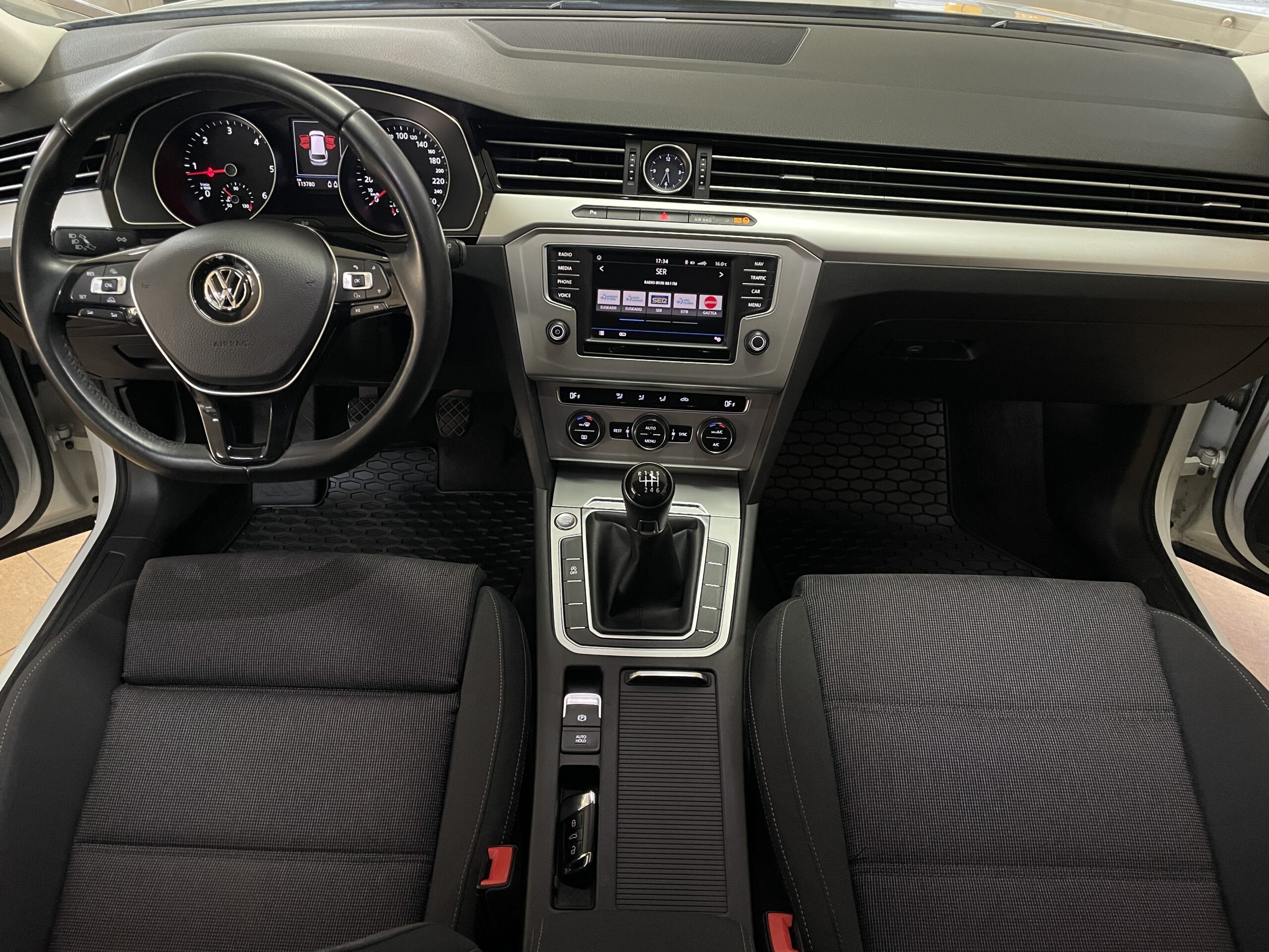 
								VOLKSWAGEN Passat Variant Advance 1.6 TDI 120CV BMT full									