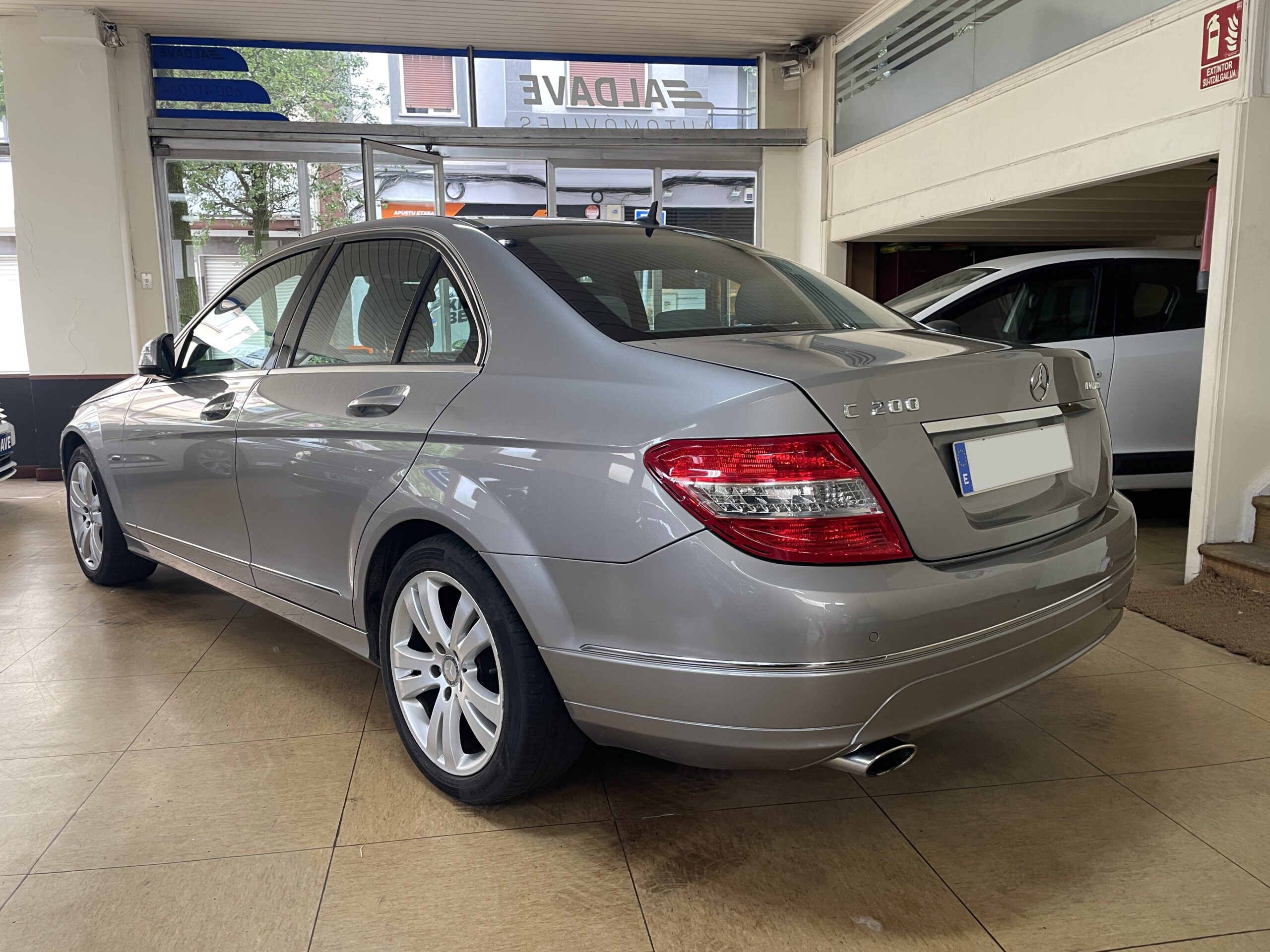 
								MERCEDES C200 K AVANTGARDE full									