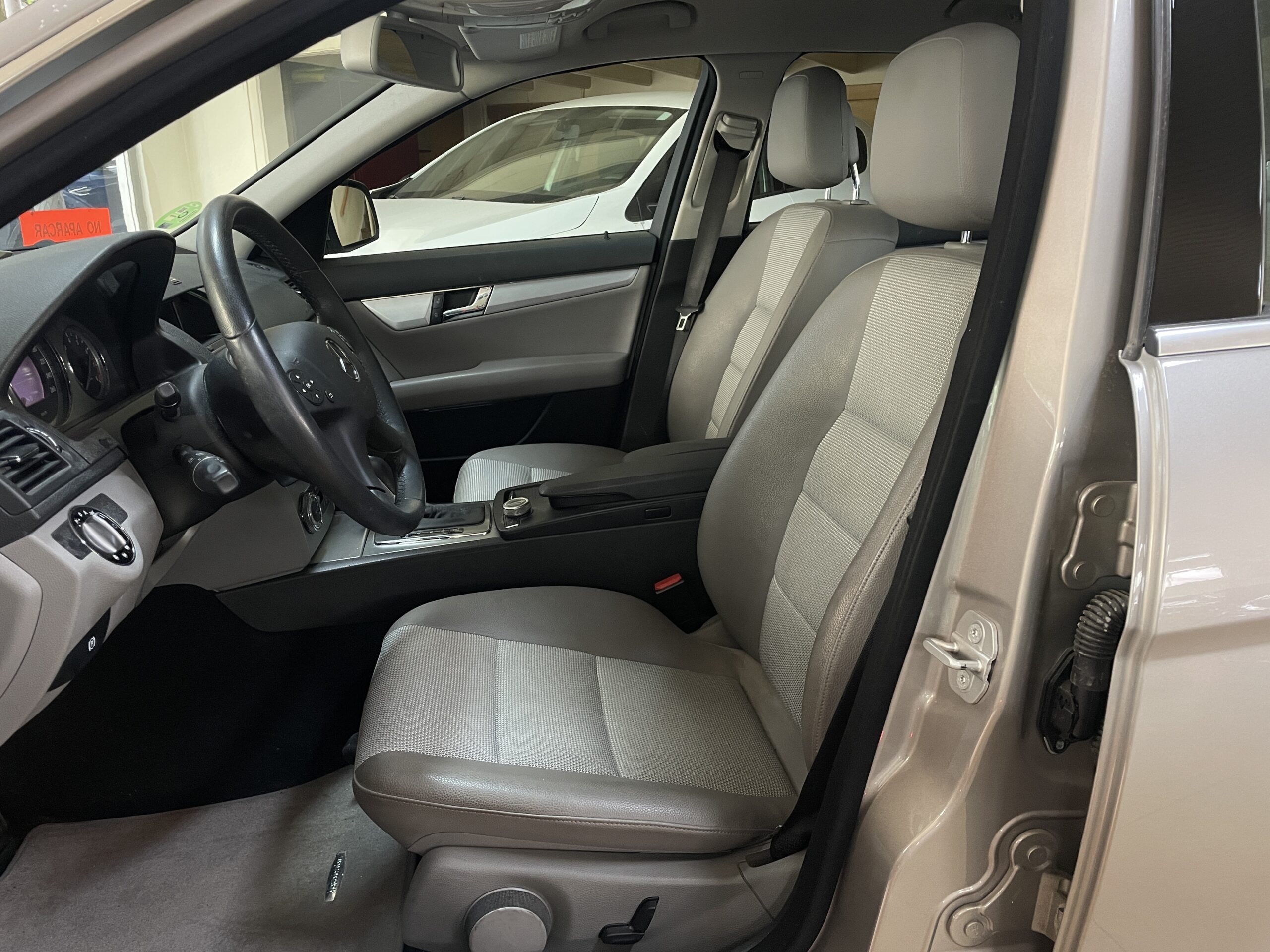 
								MERCEDES C200 K AVANTGARDE full									