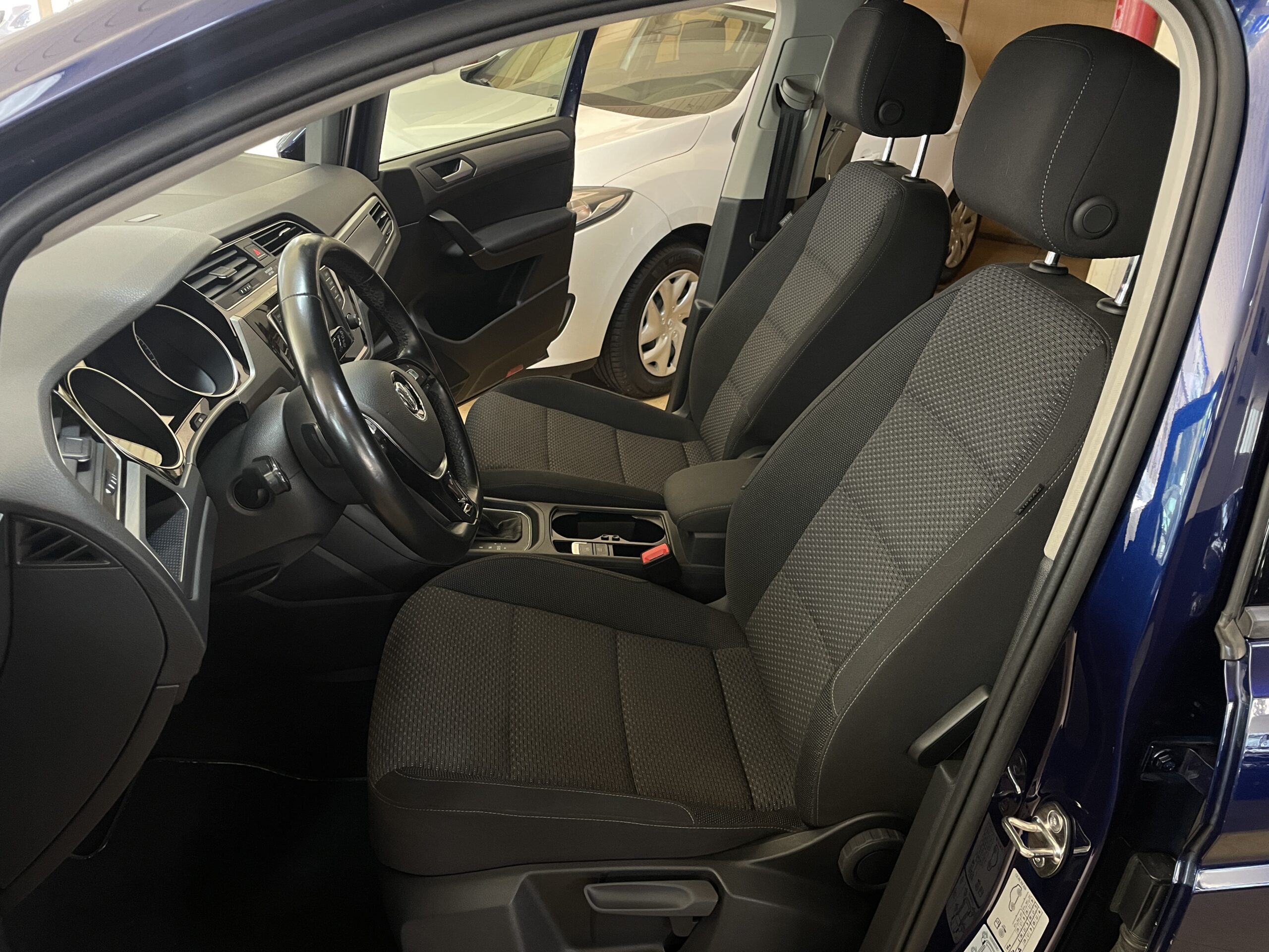 
								VOLKSWAGEN TOURAN  Advance 1.6 TDI 115CV DSG 5 Plazas full									