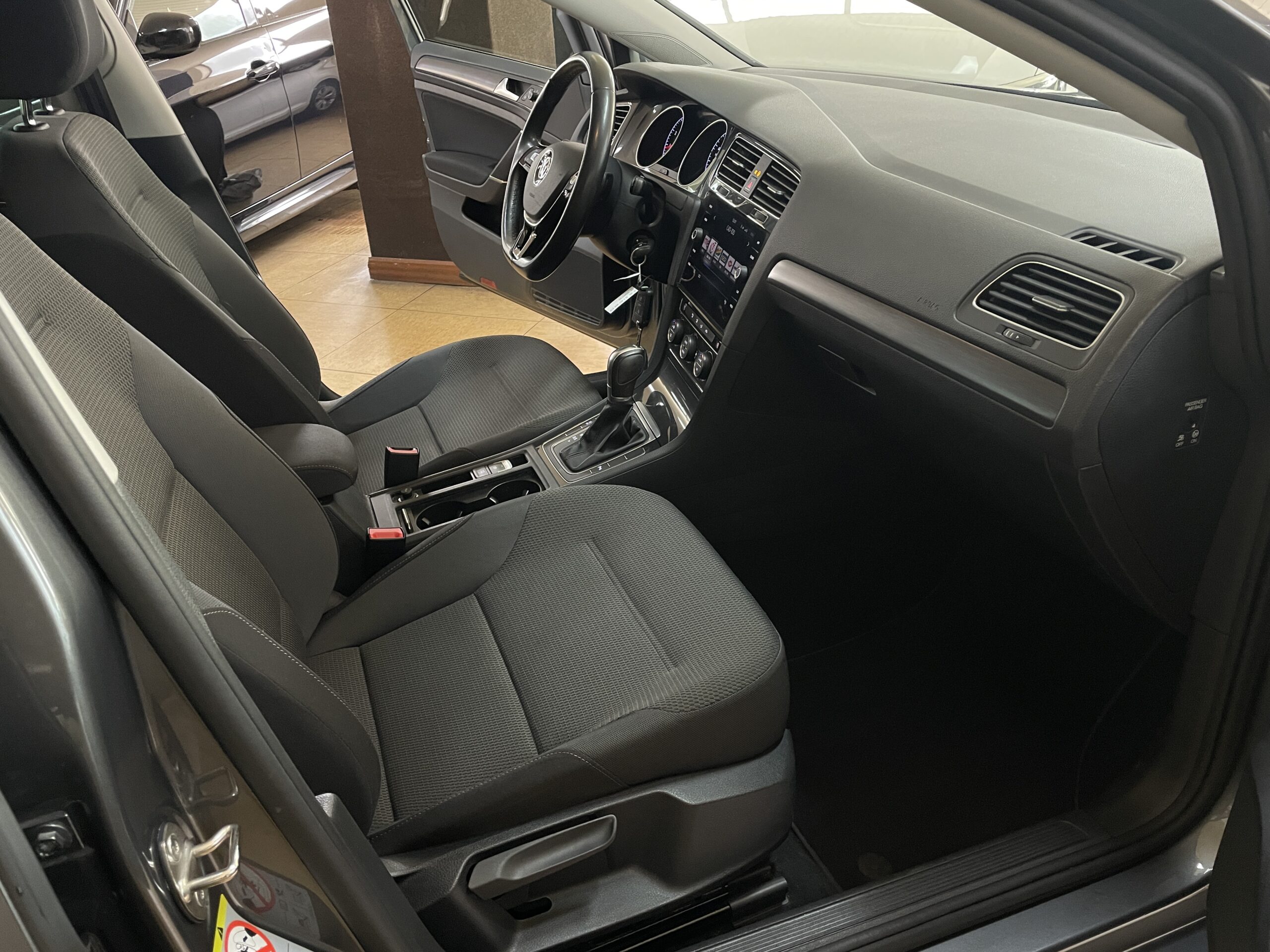
								VOLKSWAGEN Golf Advance 1.4 TSI 92kW 125CV DSG full									