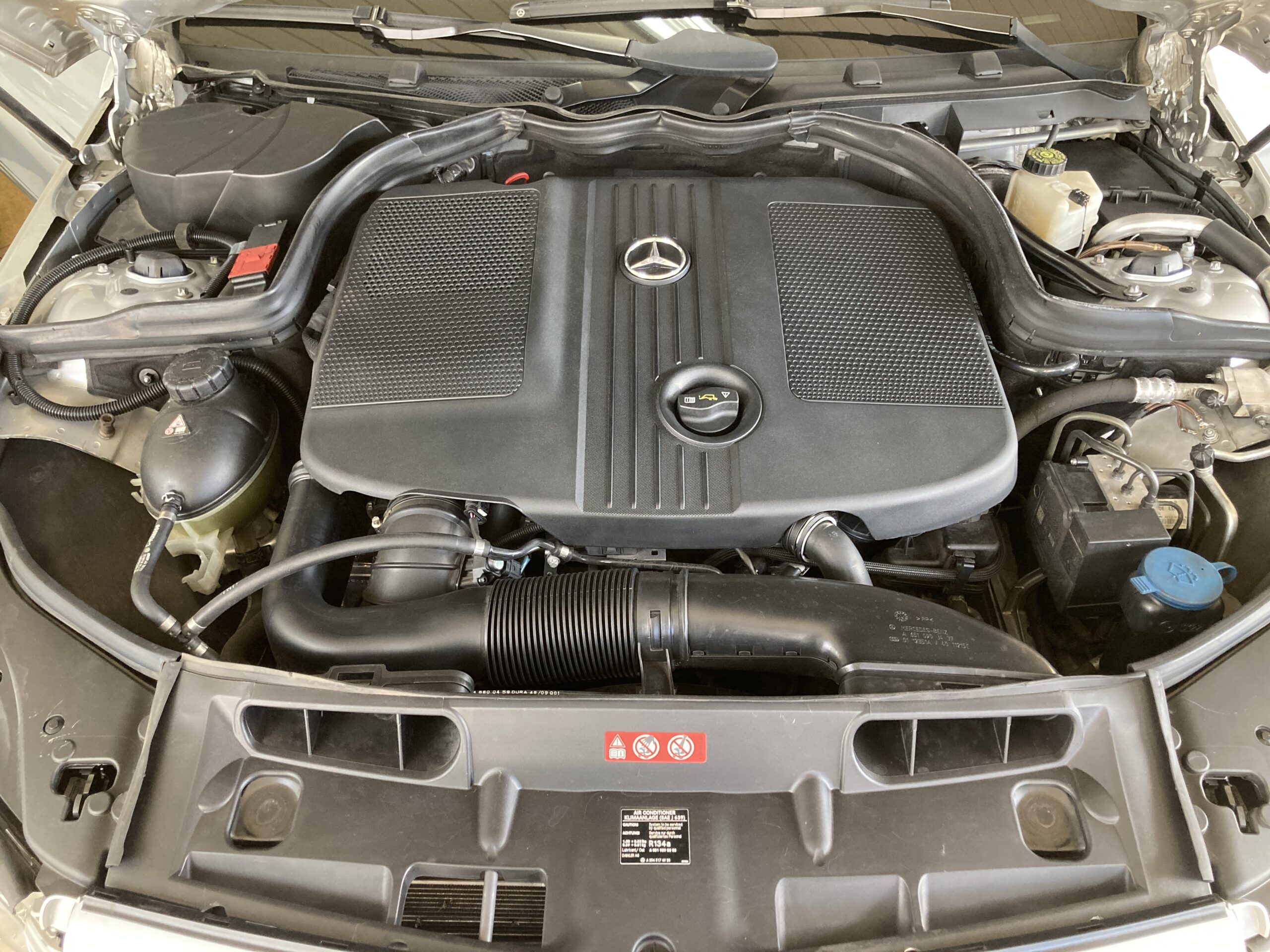 
								MERCEDES C220 CDI AVANTGARDE full									