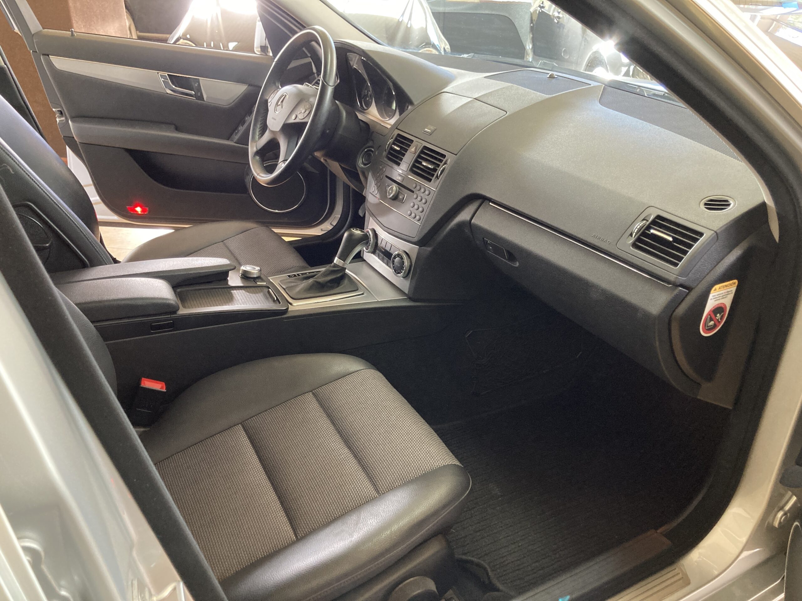 
								MERCEDES C220 CDI AVANTGARDE full									