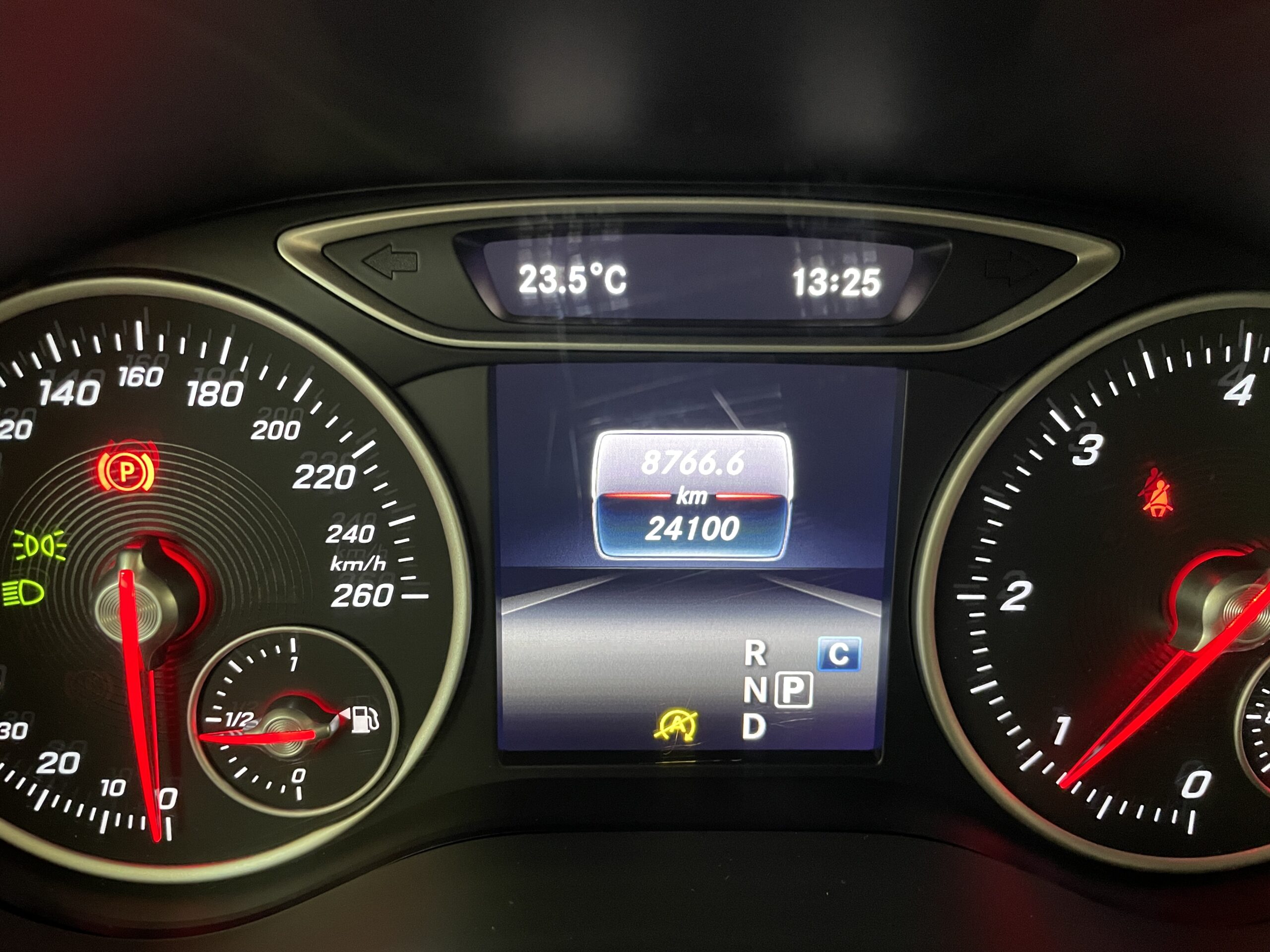 
								MERCEDES-BENZ Clase B 180d Automático 7G-DCT full									