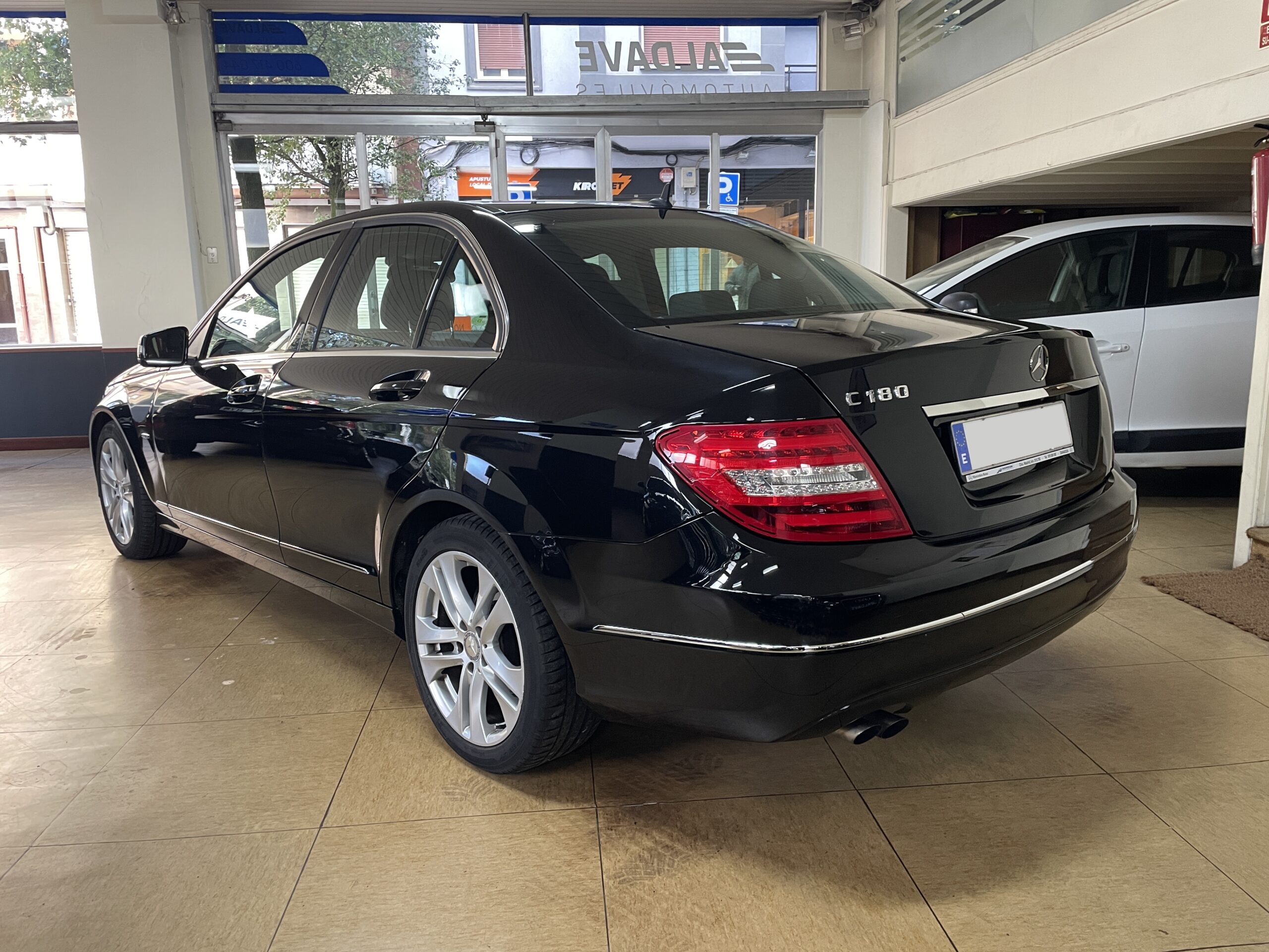 
								MERCEDES BENZ C180 CGI BE AVANTGARDE AUTOMATICO full									