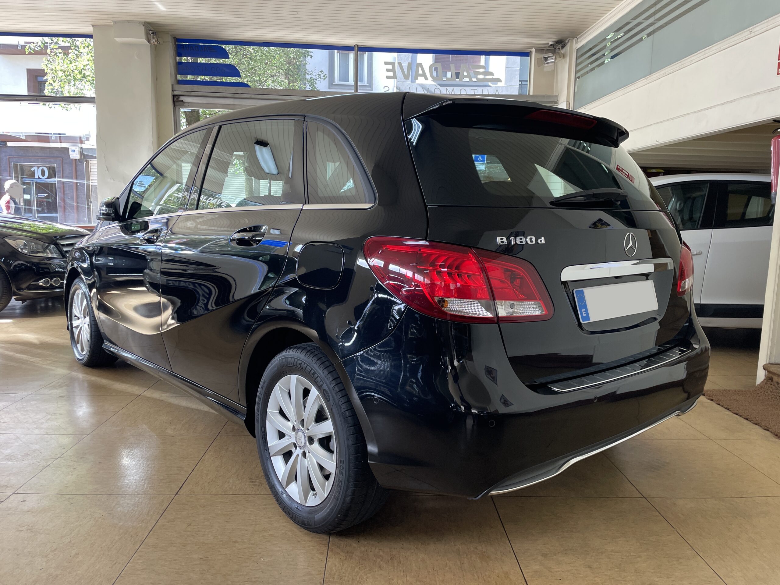 
								MERCEDES-BENZ Clase B 180d Automático 7G-DCT full									