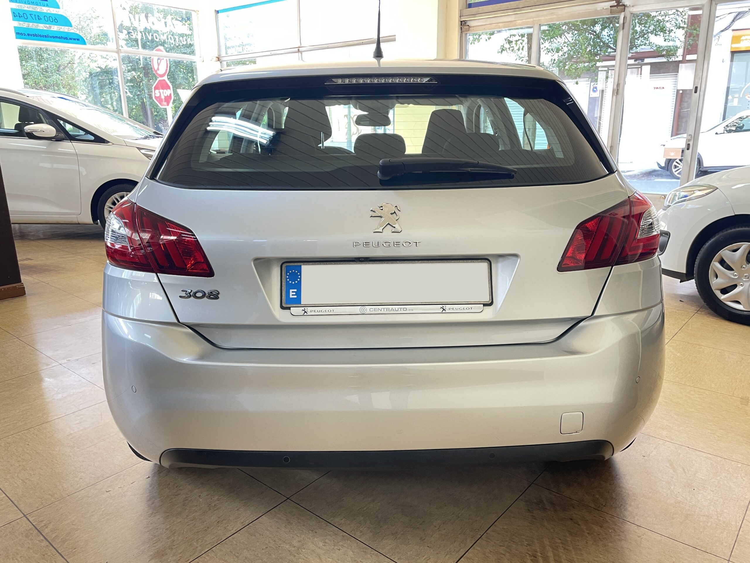 
								PEUGEOT 308 5p Allure 1.6 BlueHDi 88KW 120CV full									