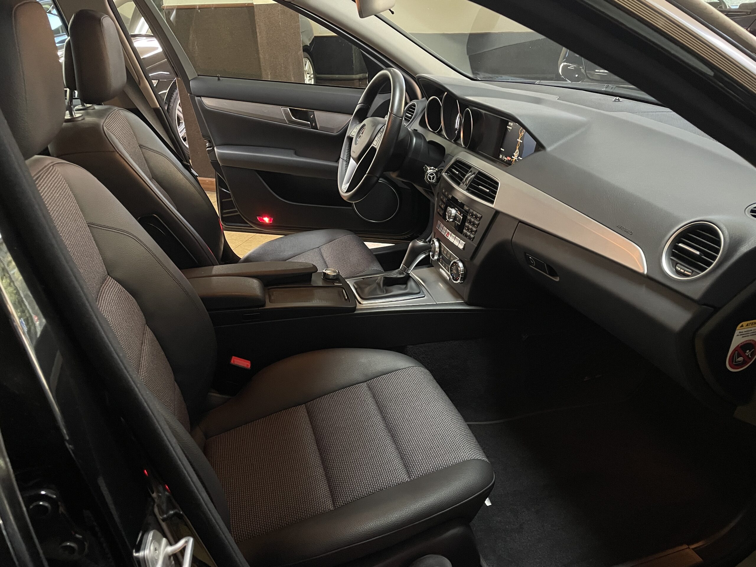 
								MERCEDES BENZ C180 CGI BE AVANTGARDE AUTOMATICO full									