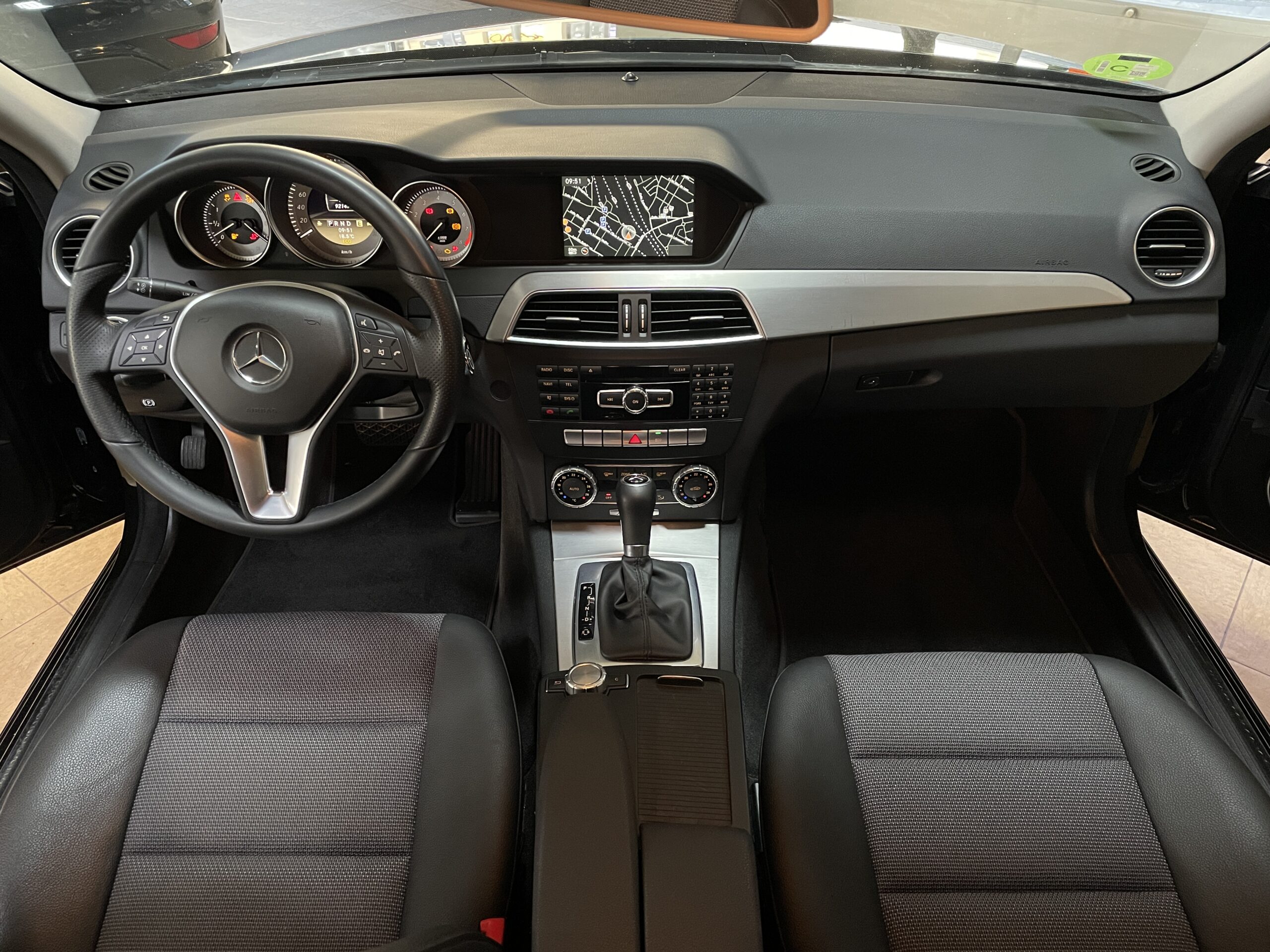 
								MERCEDES BENZ C180 CGI BE AVANTGARDE AUTOMATICO full									