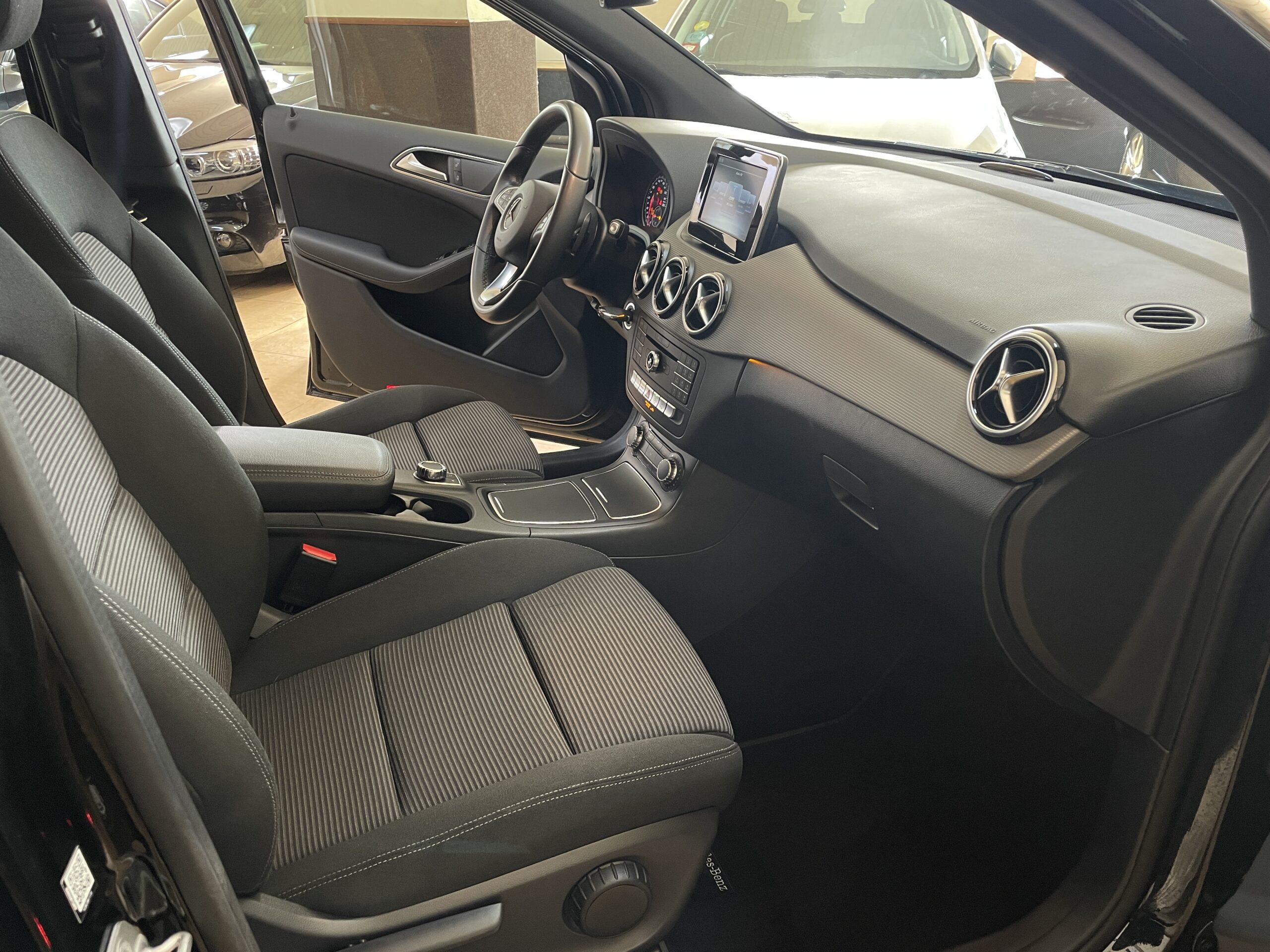 
								MERCEDES-BENZ Clase B 180d Automático 7G-DCT full									
