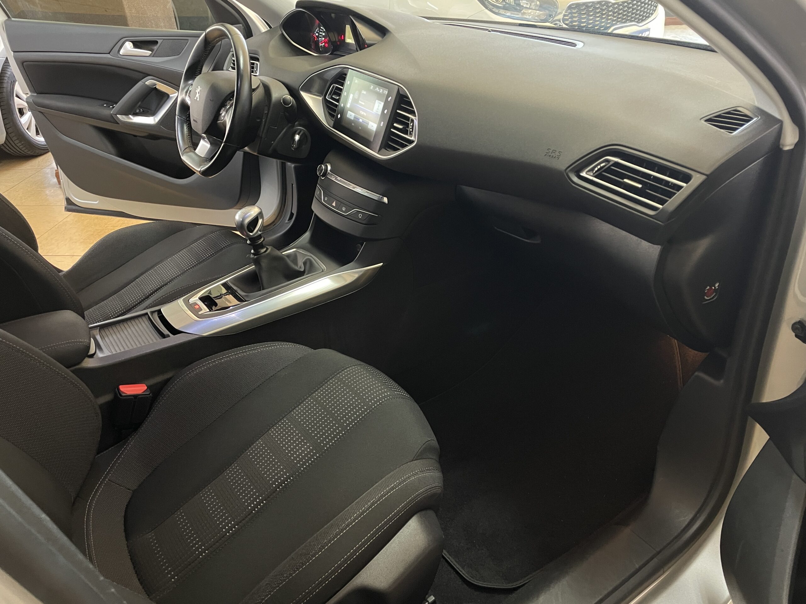 
								PEUGEOT 308 5p Allure 1.6 BlueHDi 88KW 120CV full									