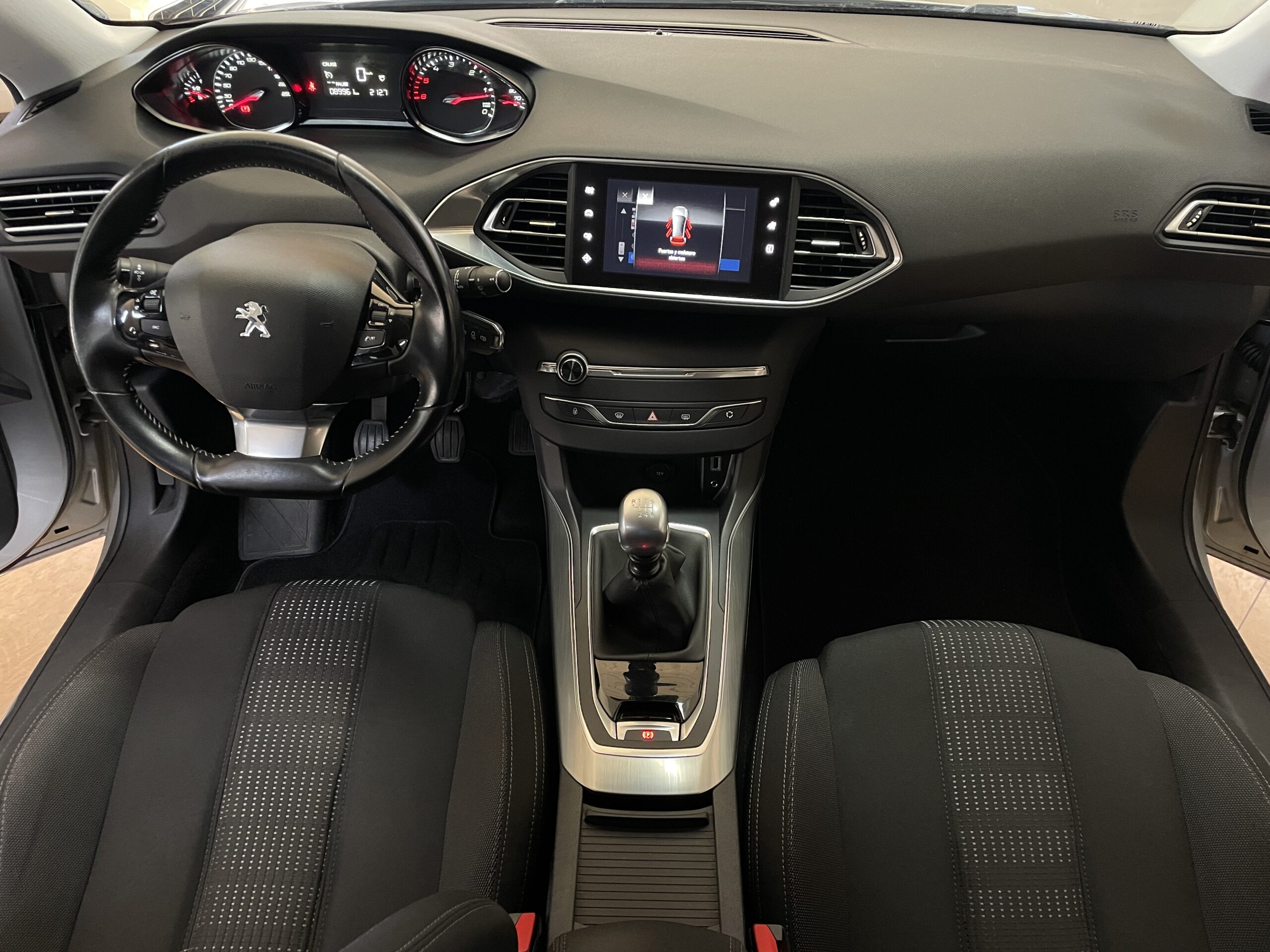 
								PEUGEOT 308 5p Allure 1.6 BlueHDi 88KW 120CV full									